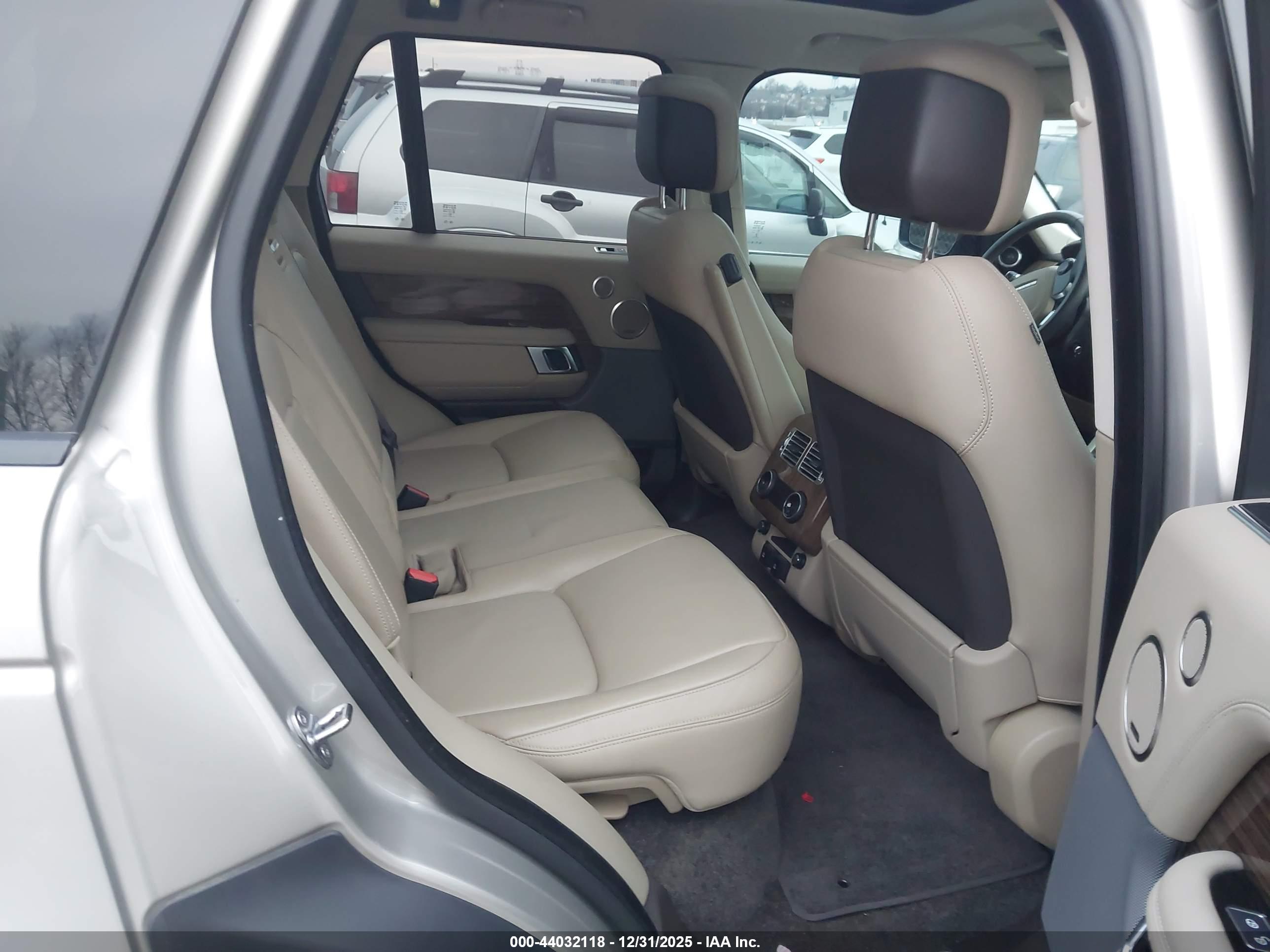 LAND ROVER image 8