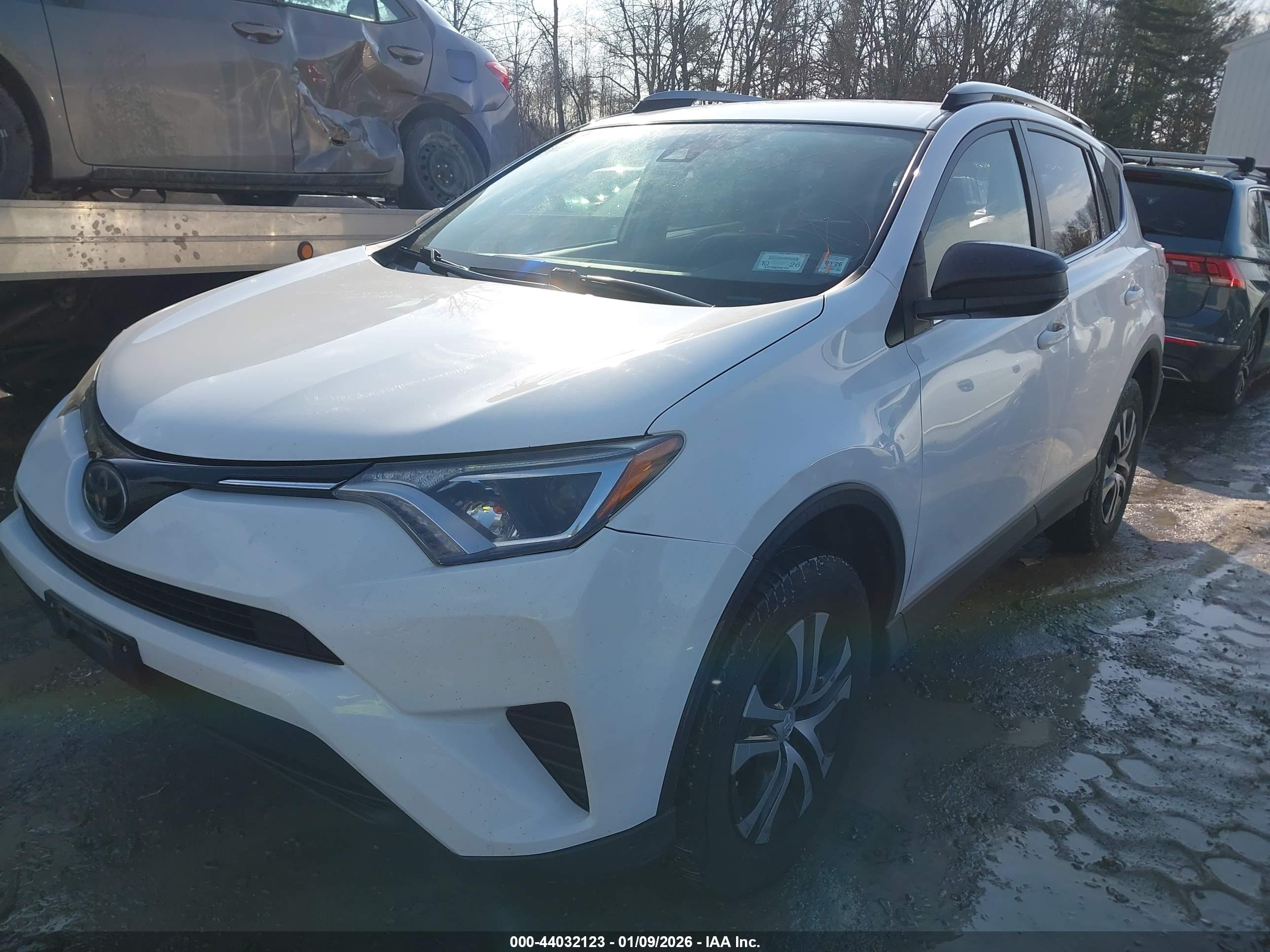 TOYOTA RAV4 image 2