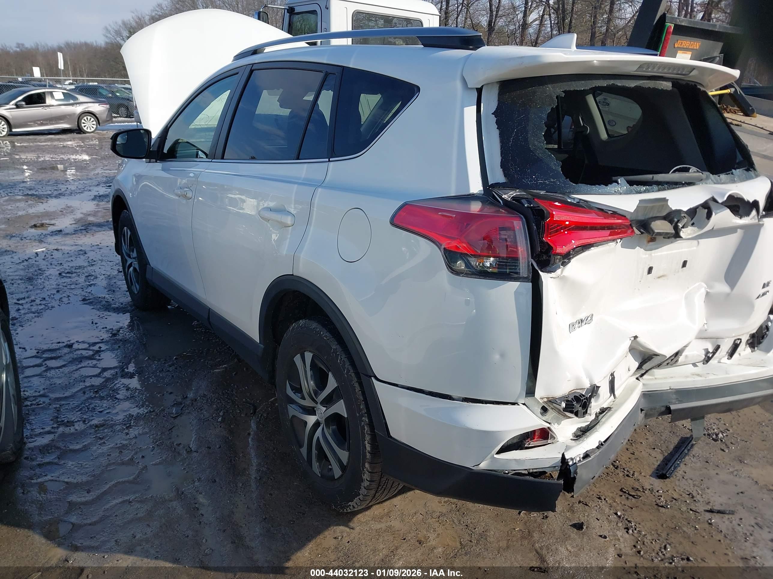 TOYOTA RAV4 image 3