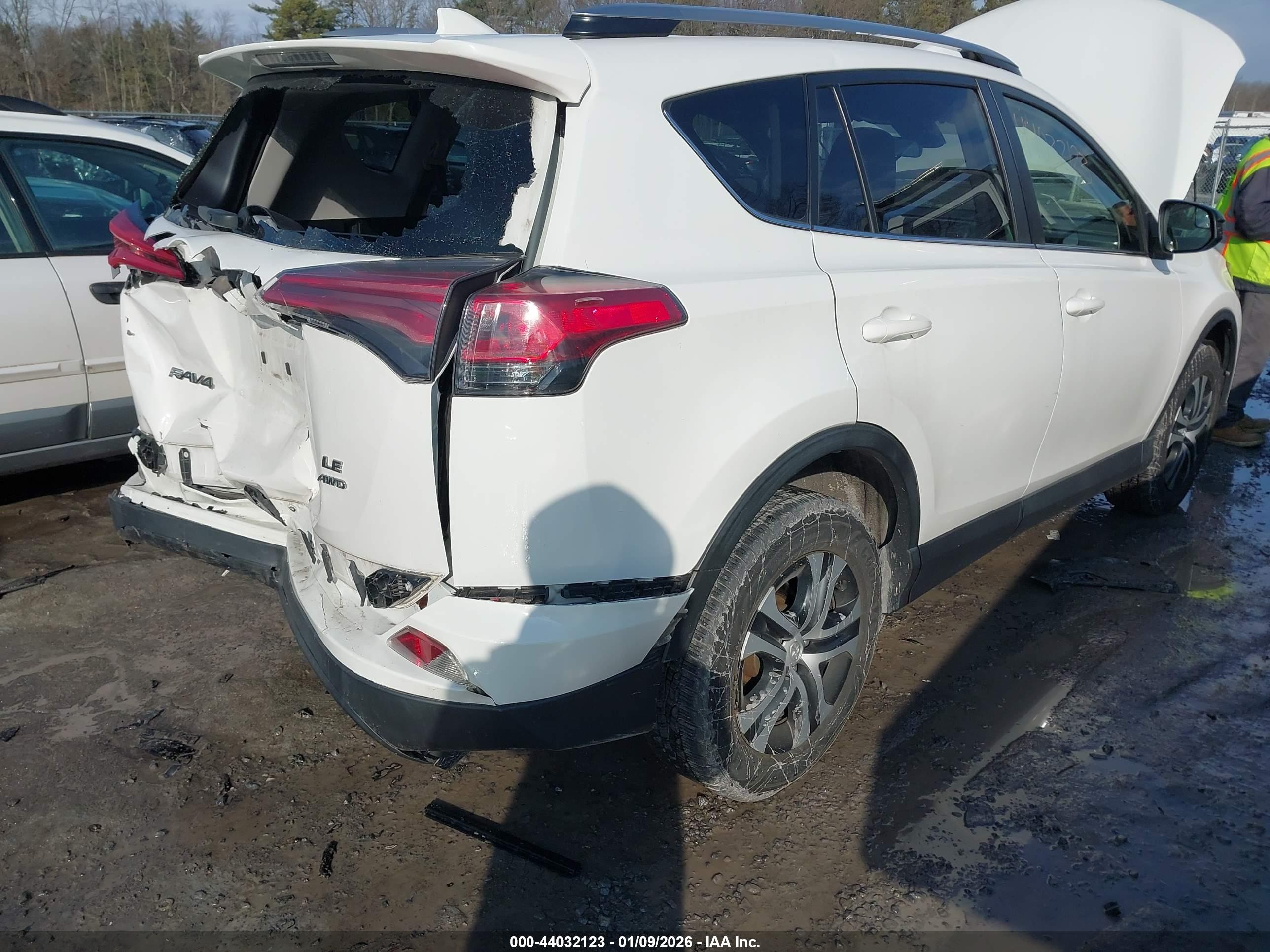 TOYOTA RAV4 image 4