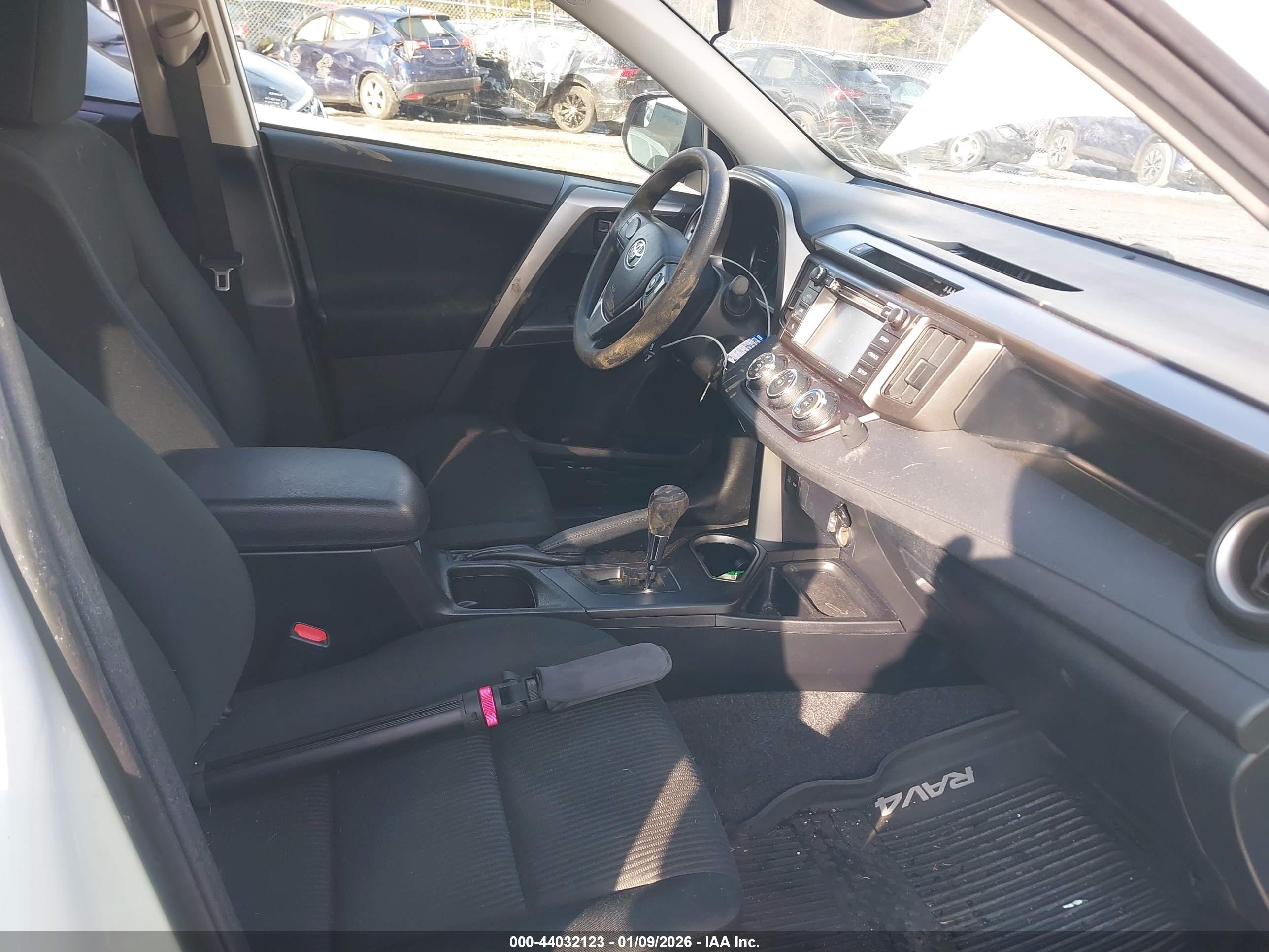 TOYOTA RAV4 image 5