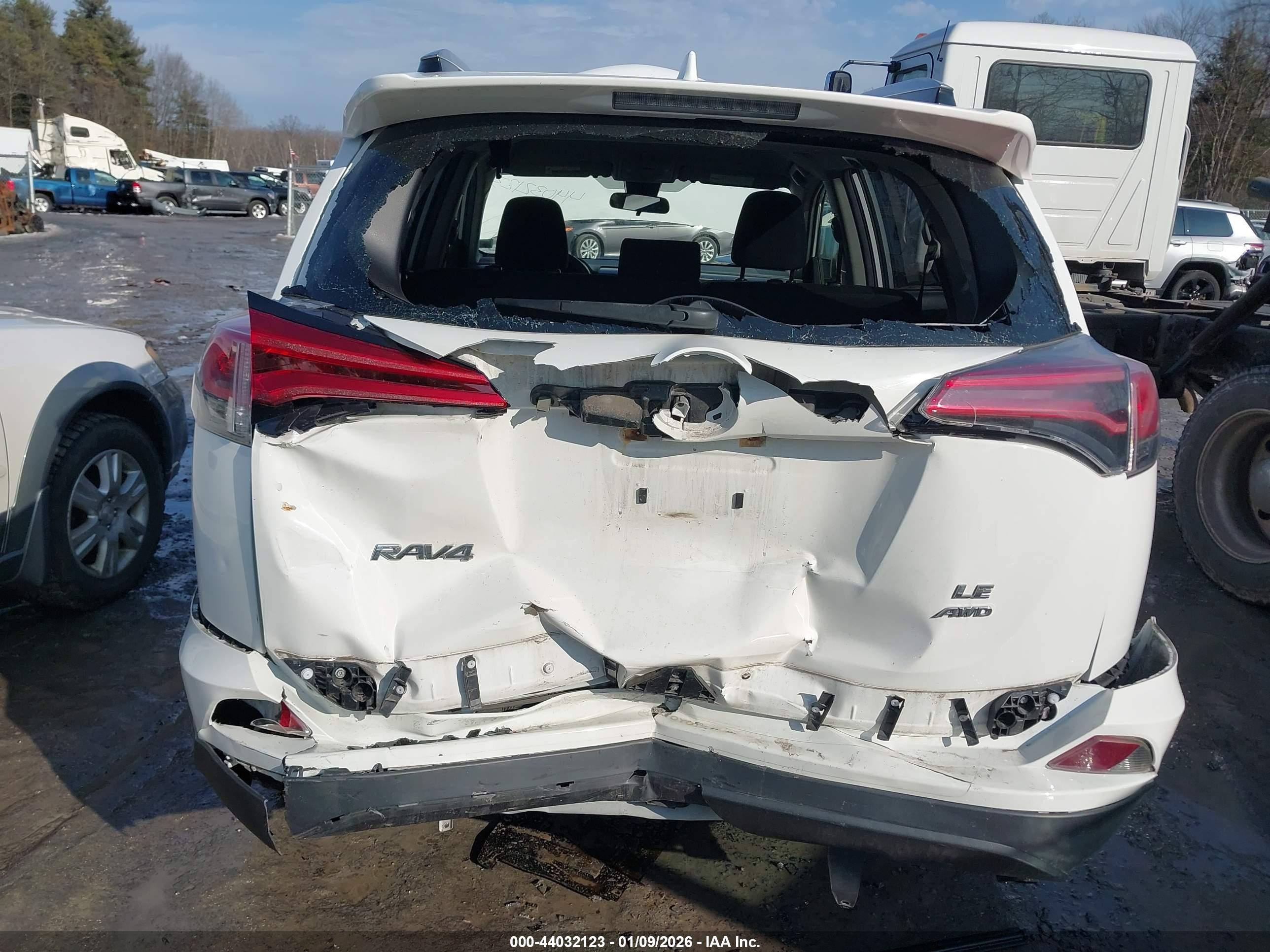 TOYOTA RAV4 image 6