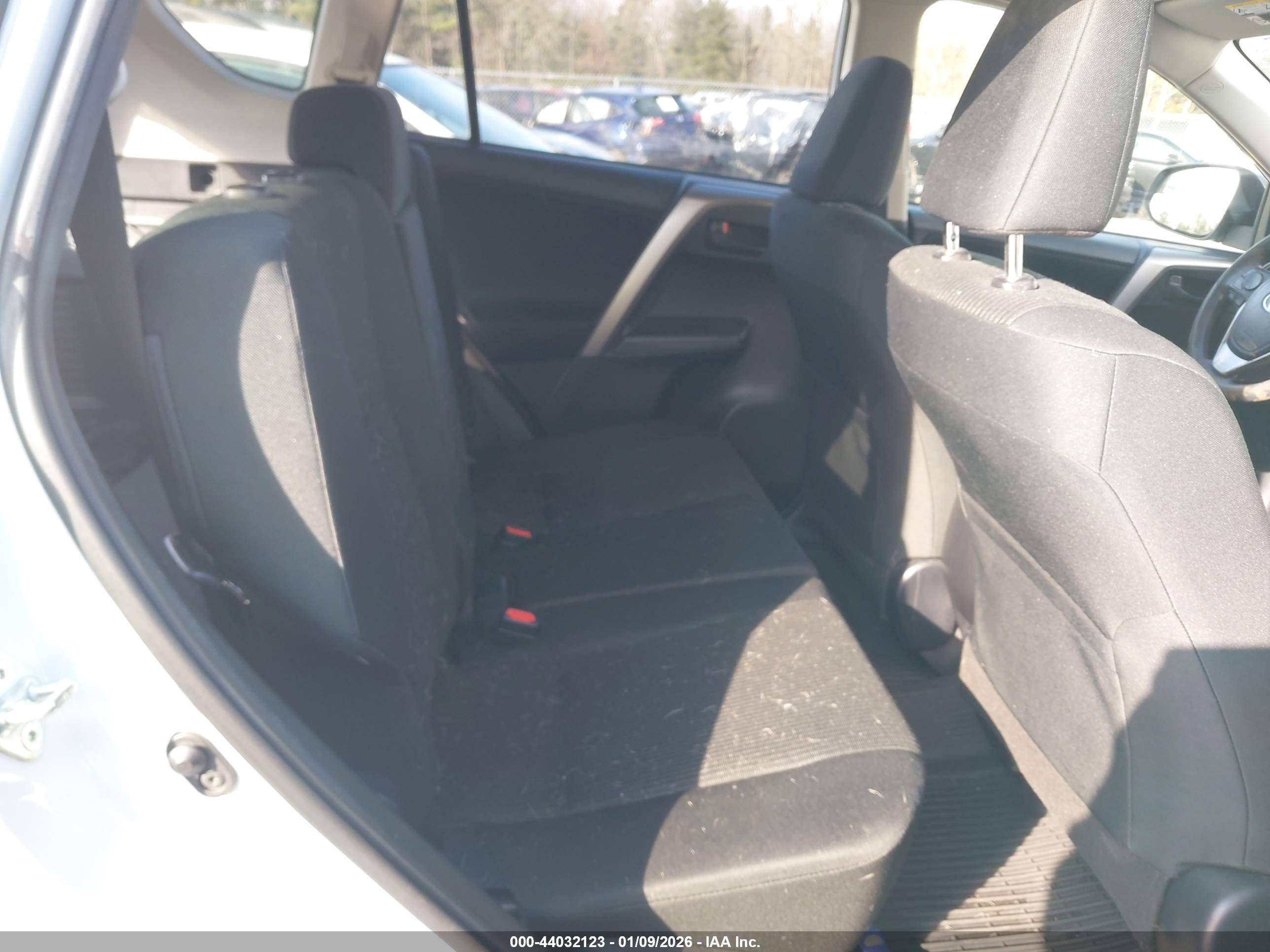 TOYOTA RAV4 image 8
