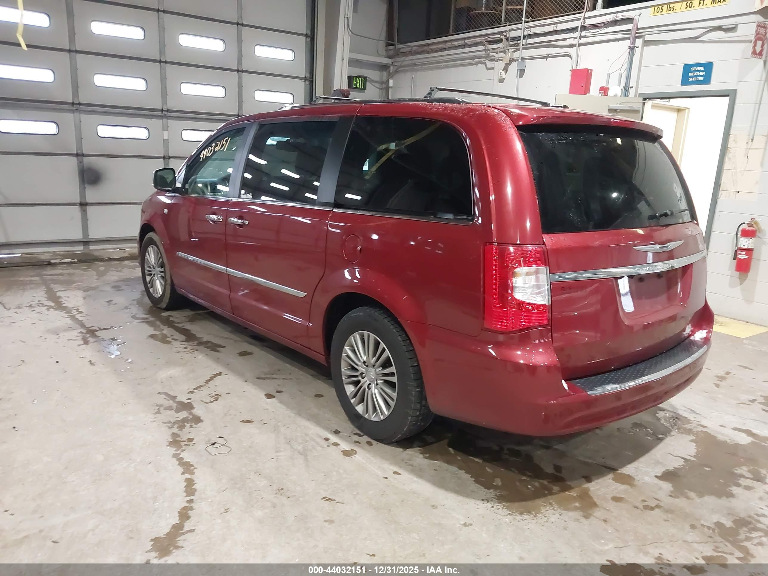 CHRYSLER TOWN image 3