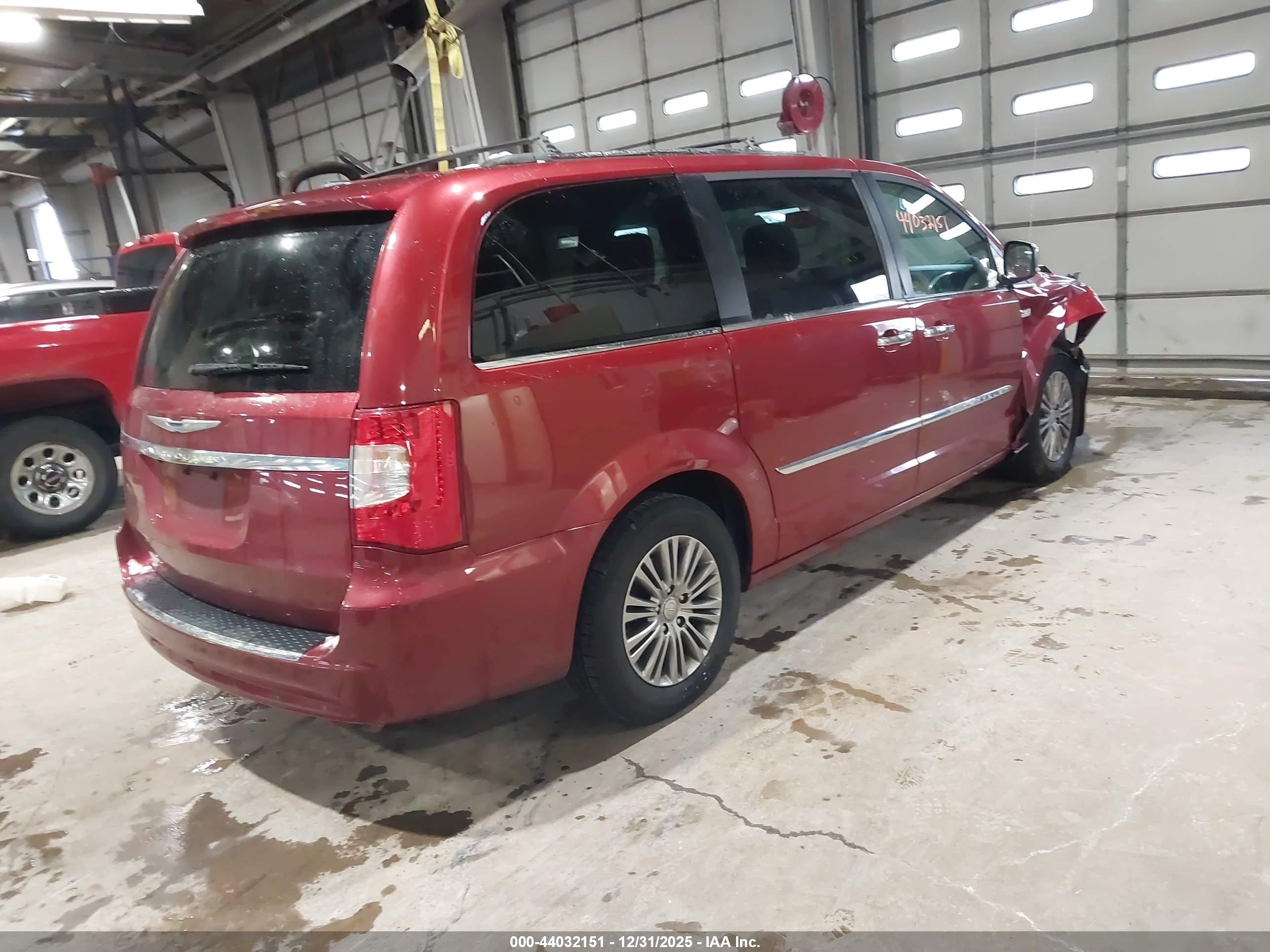 CHRYSLER TOWN image 4