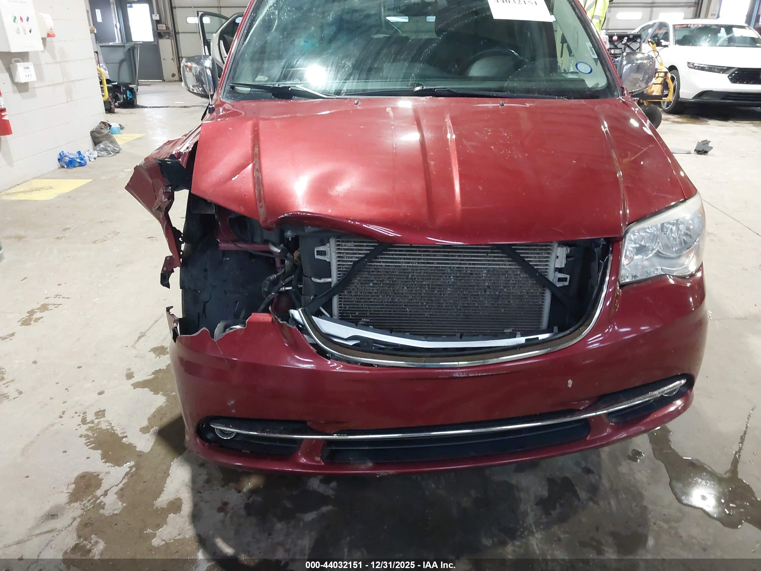 CHRYSLER TOWN image 6