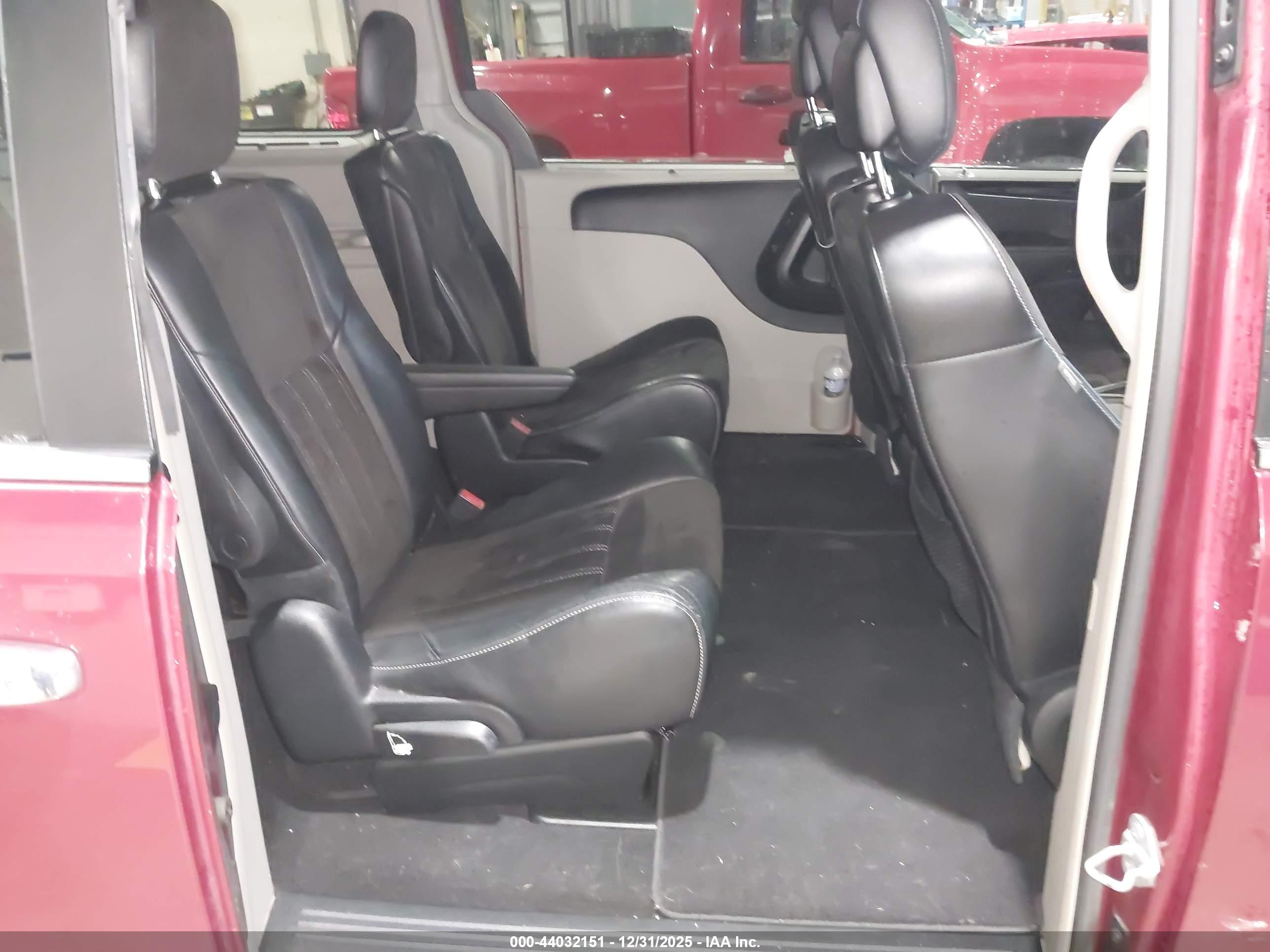 CHRYSLER TOWN image 8