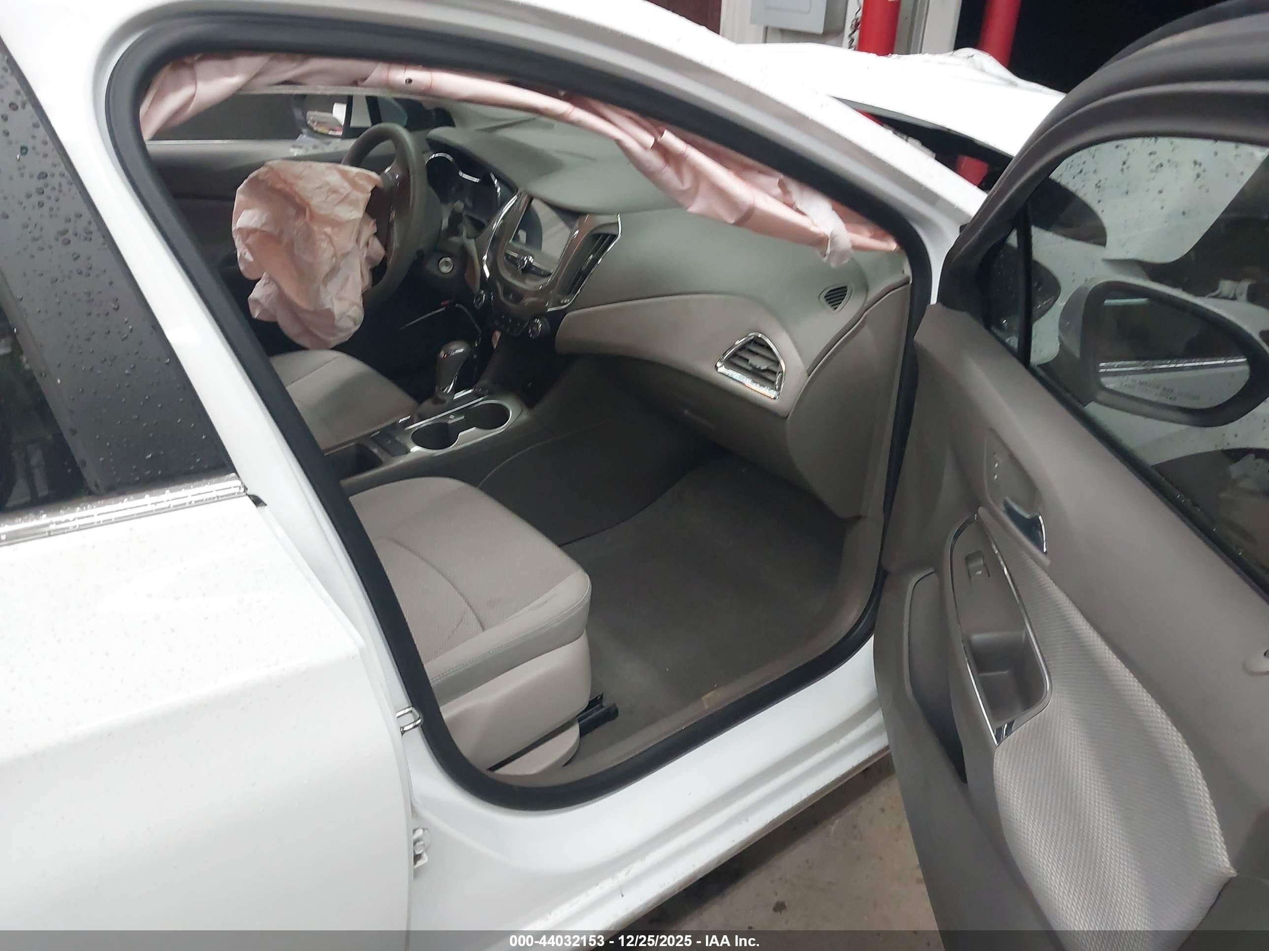 CHEVROLET CRUZE image 5