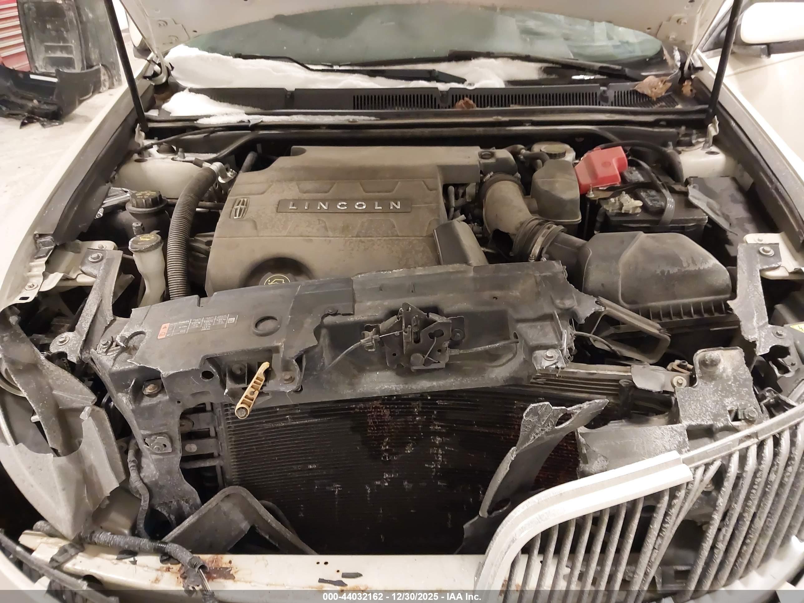 LINCOLN MKS image 10