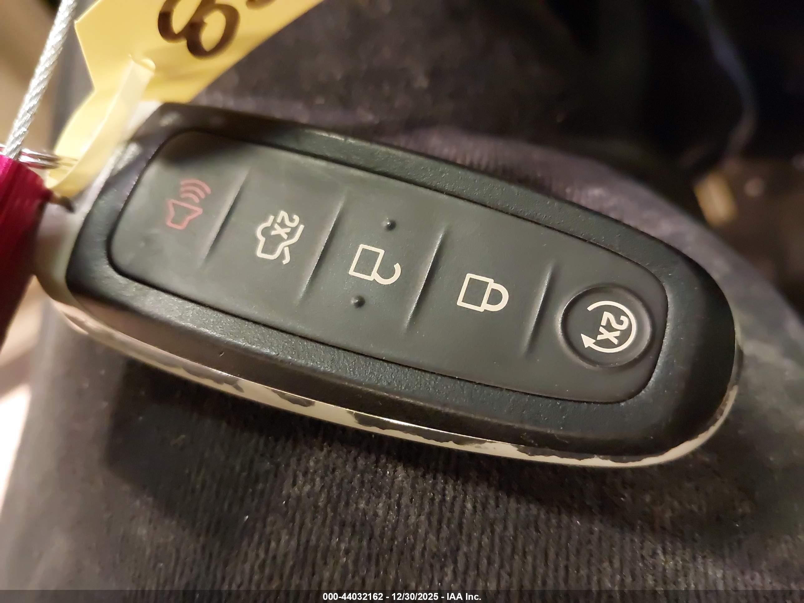 LINCOLN MKS image 11