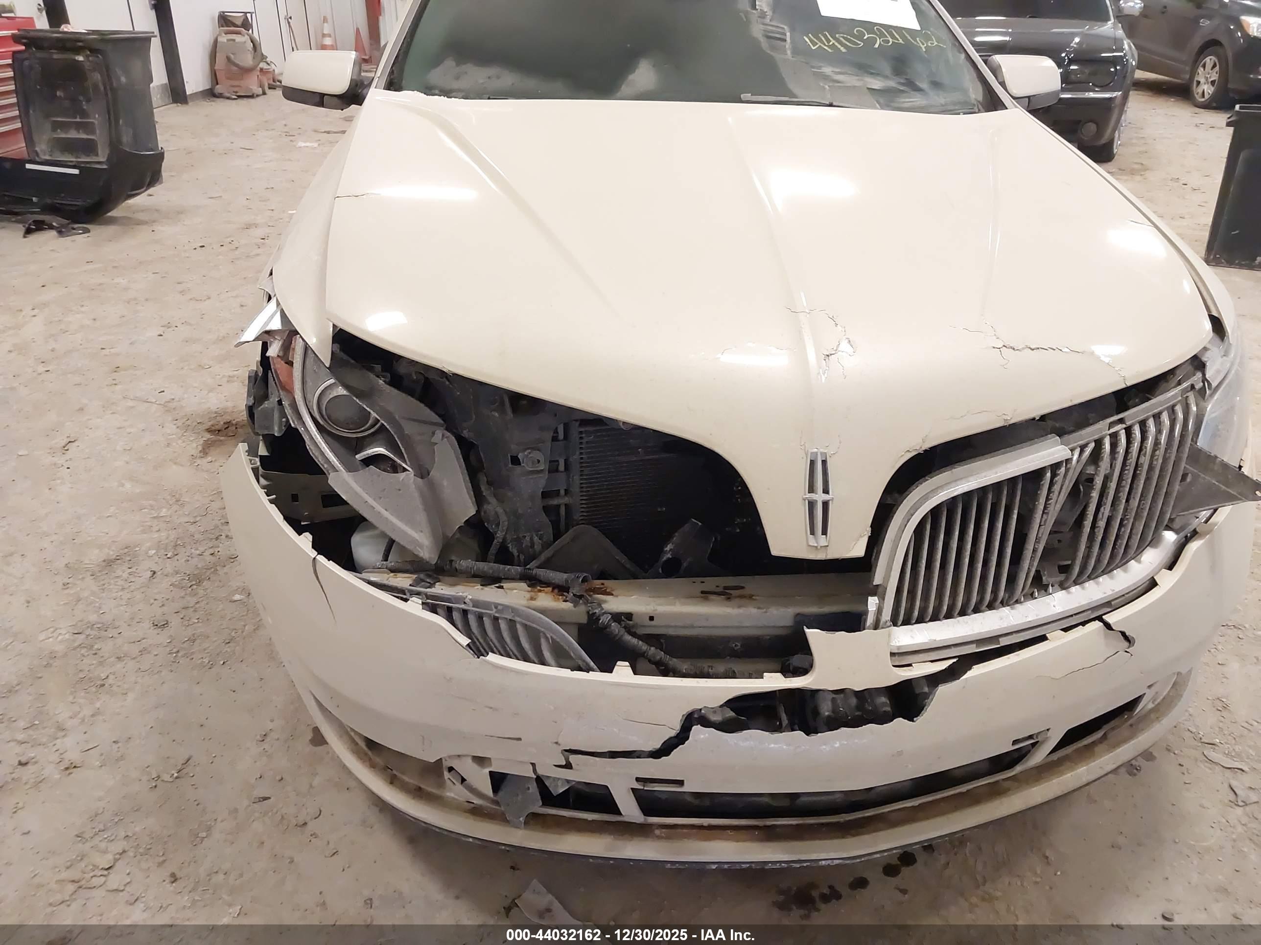 LINCOLN MKS image 6