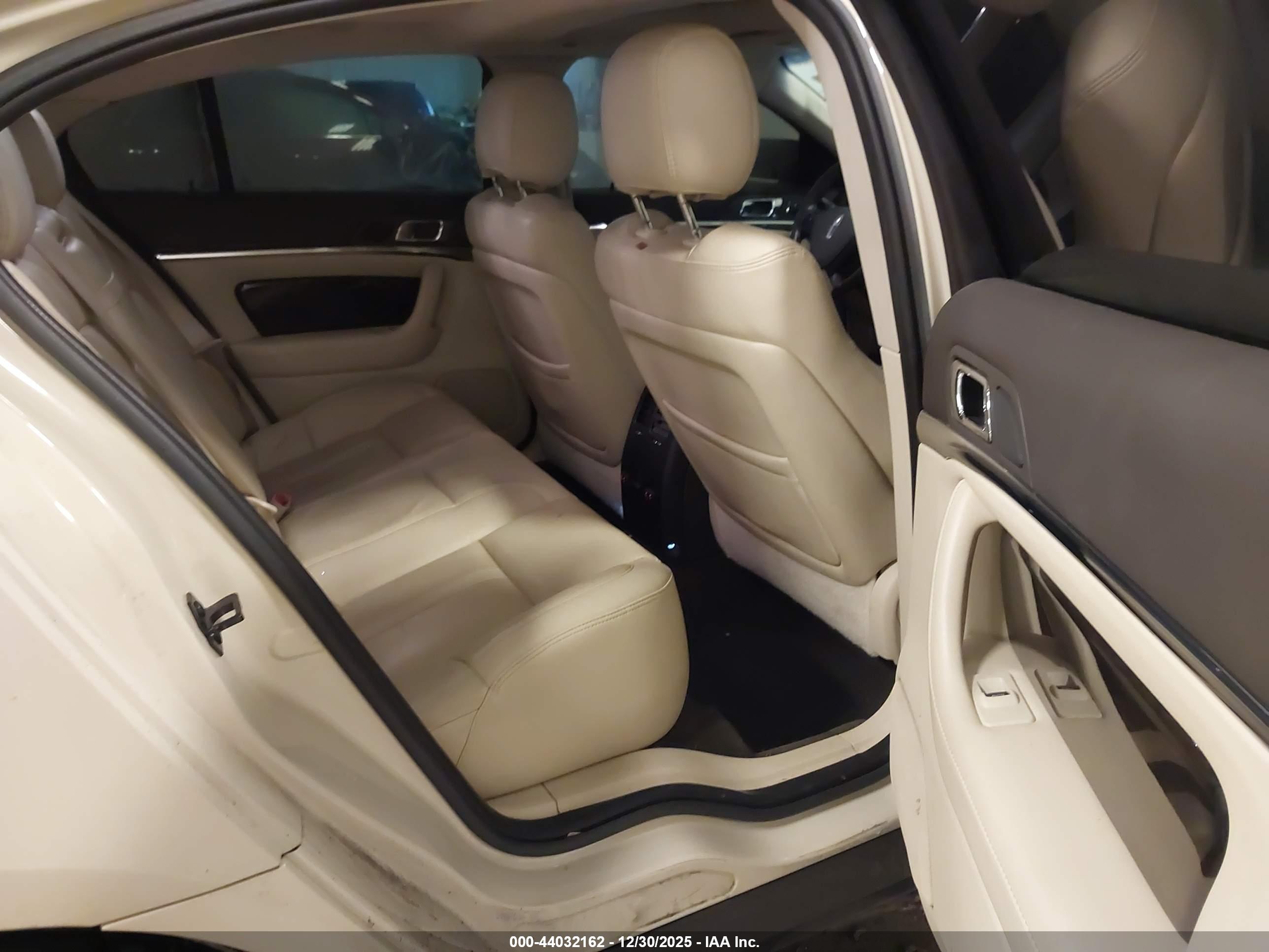 LINCOLN MKS image 8