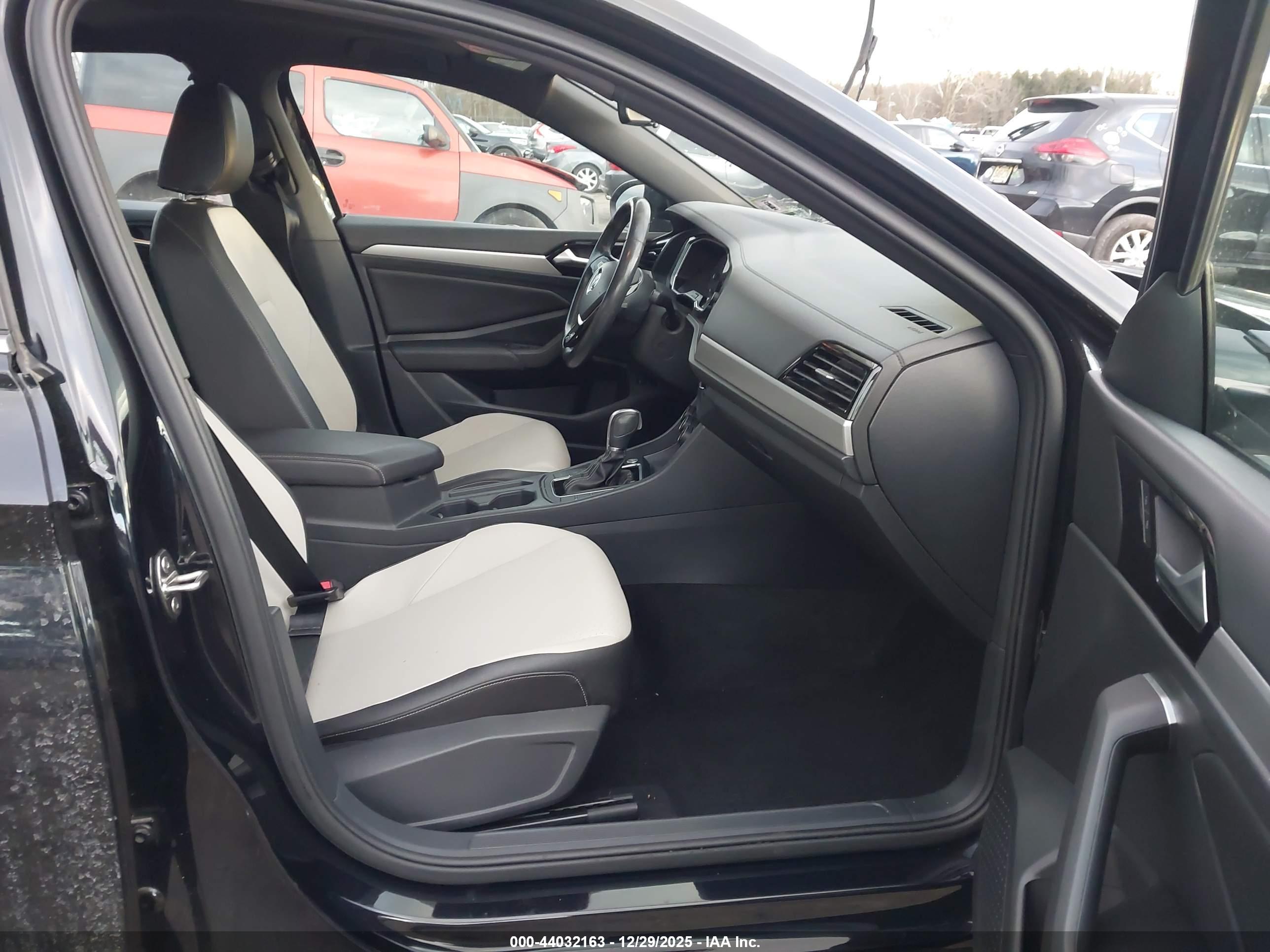 VOLKSWAGEN JETTA image 5
