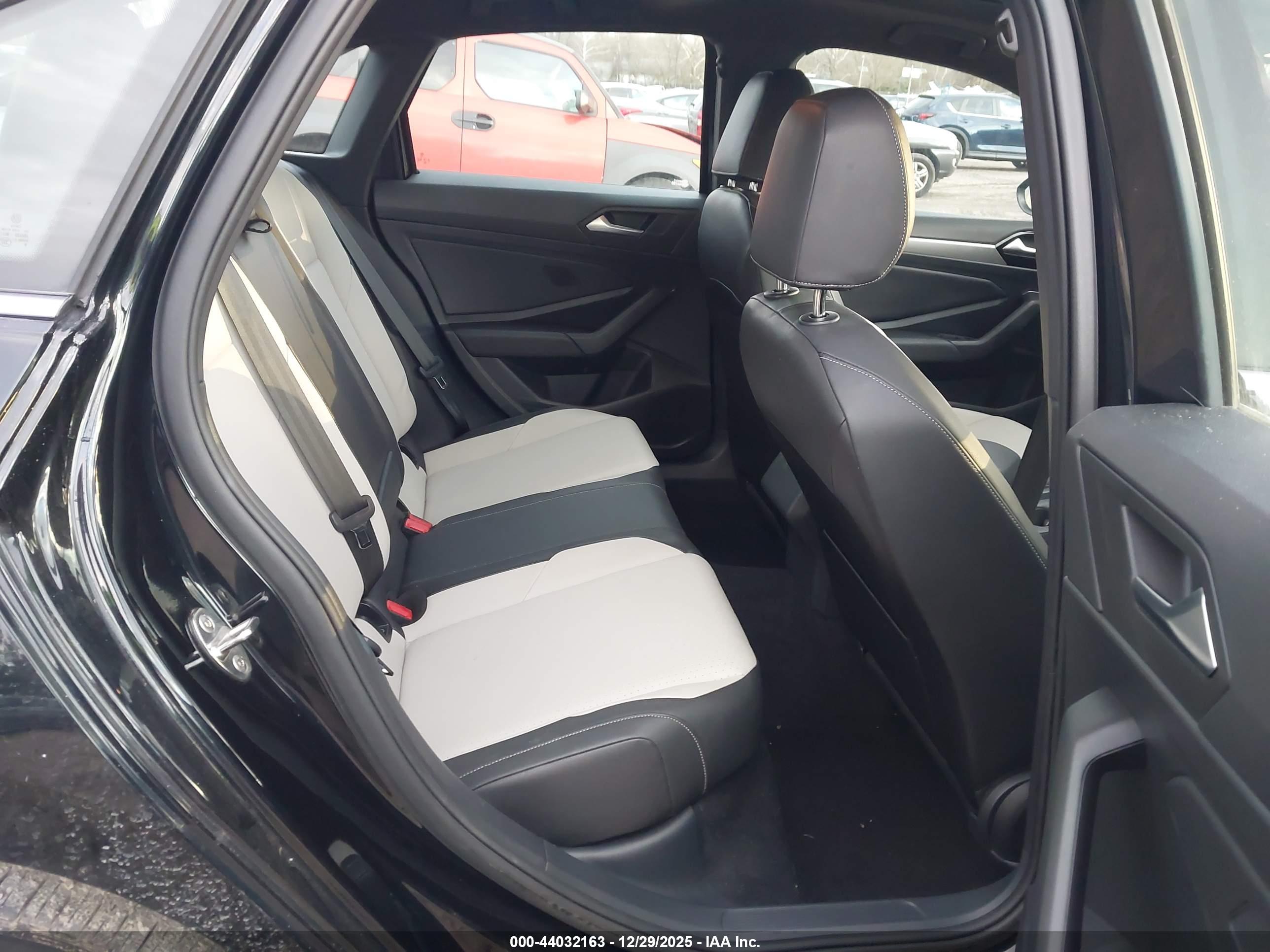 VOLKSWAGEN JETTA image 8