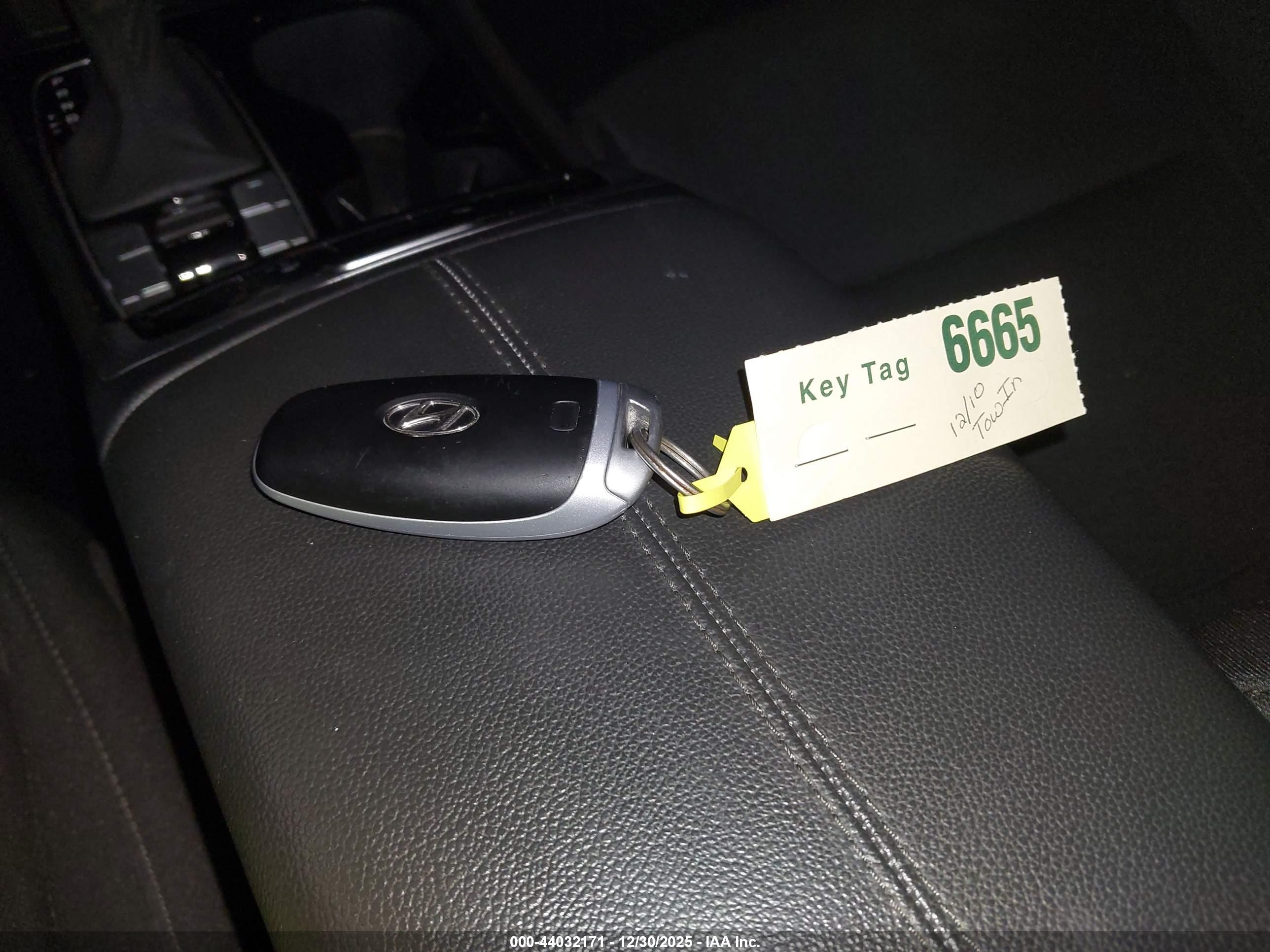 HYUNDAI TUCSON image 11