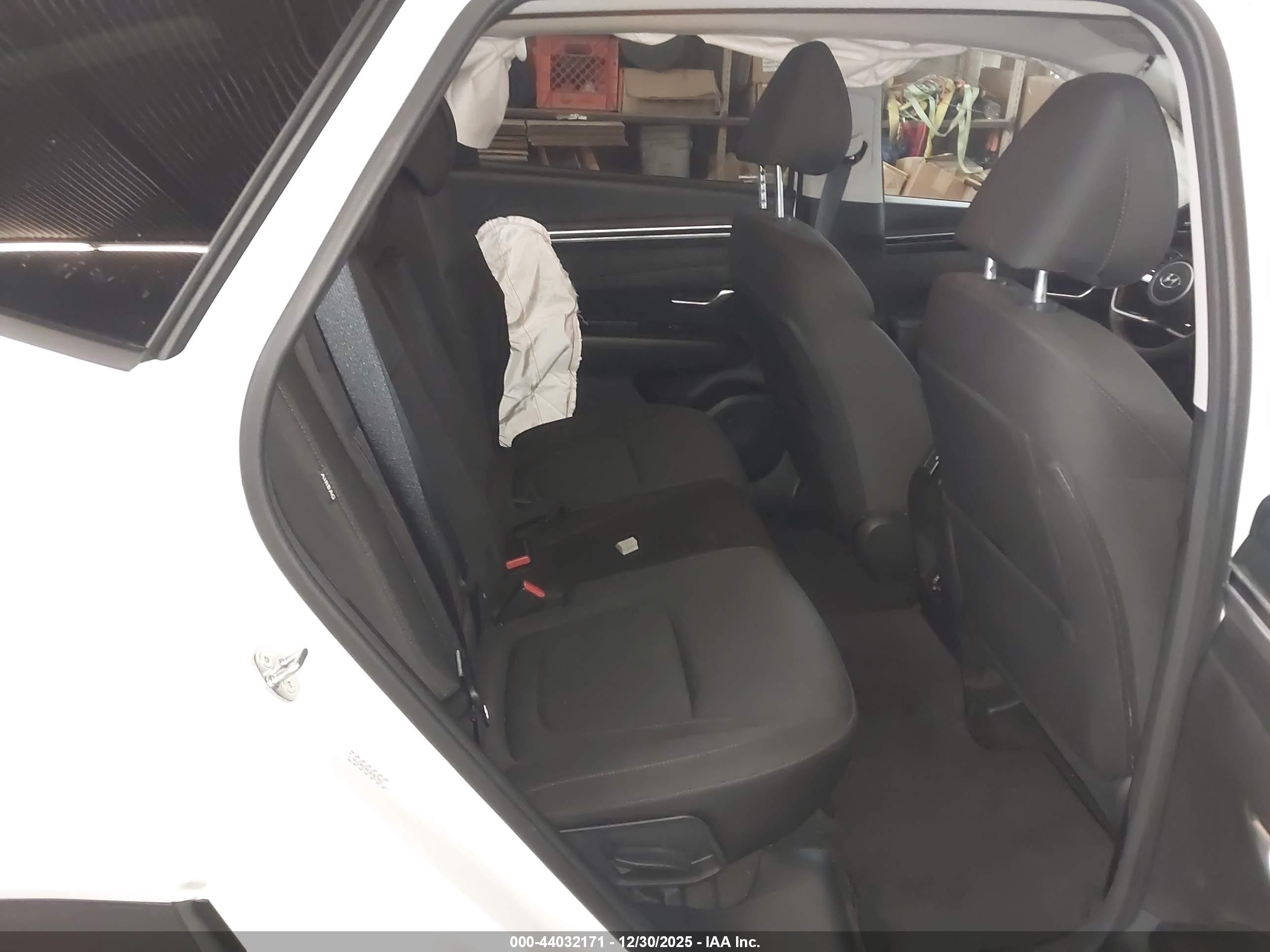 HYUNDAI TUCSON image 8