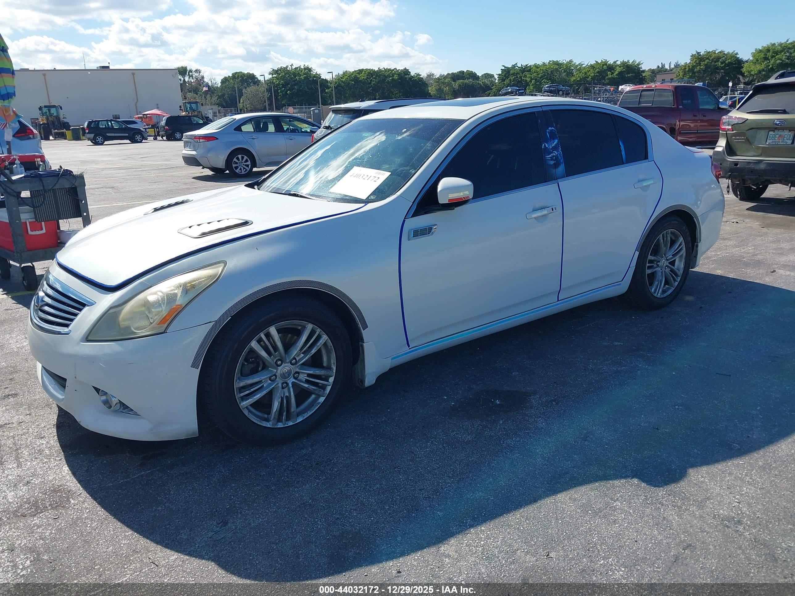 INFINITI G37 image 2