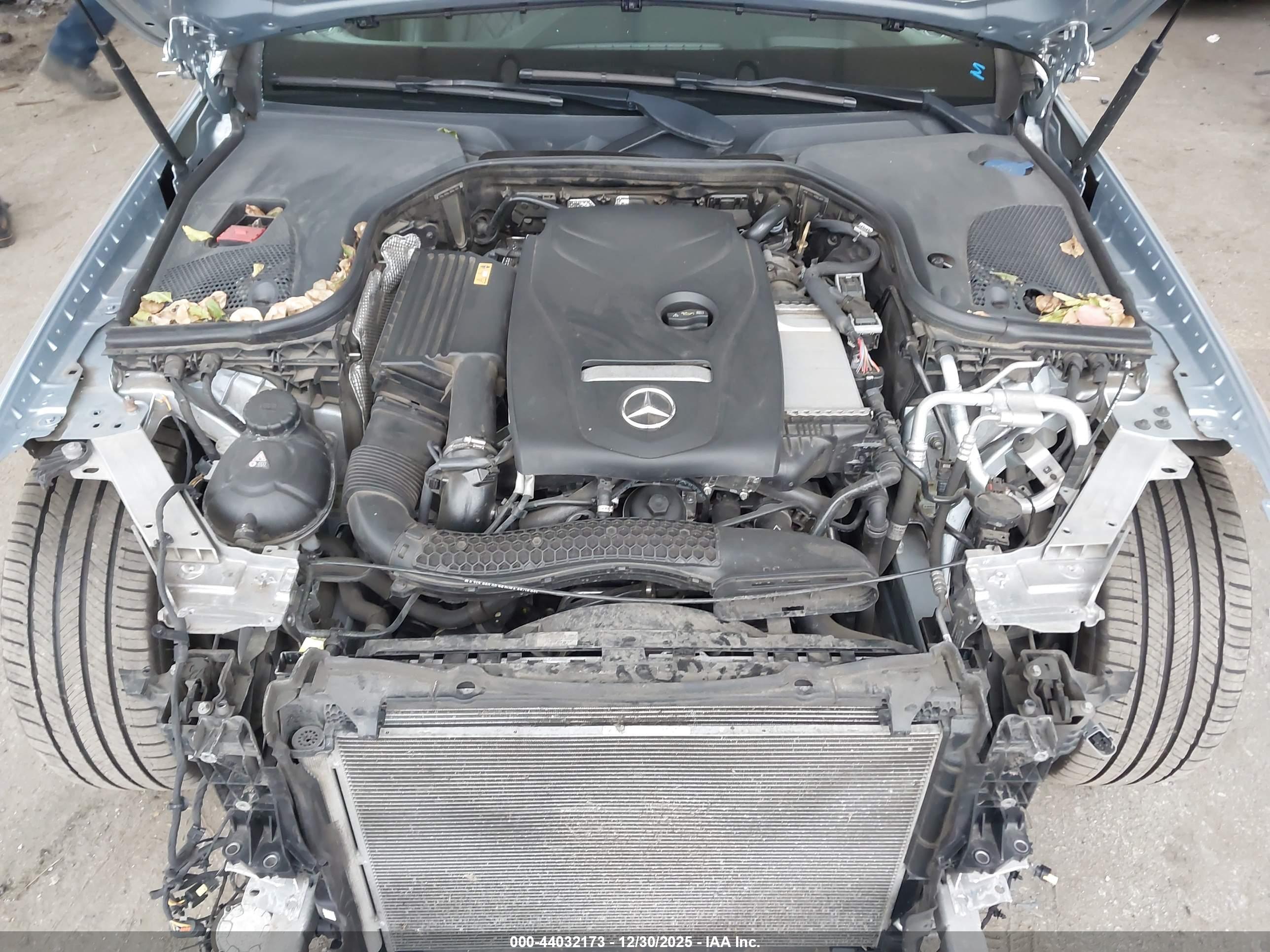 MERCEDES-BENZ E image 10
