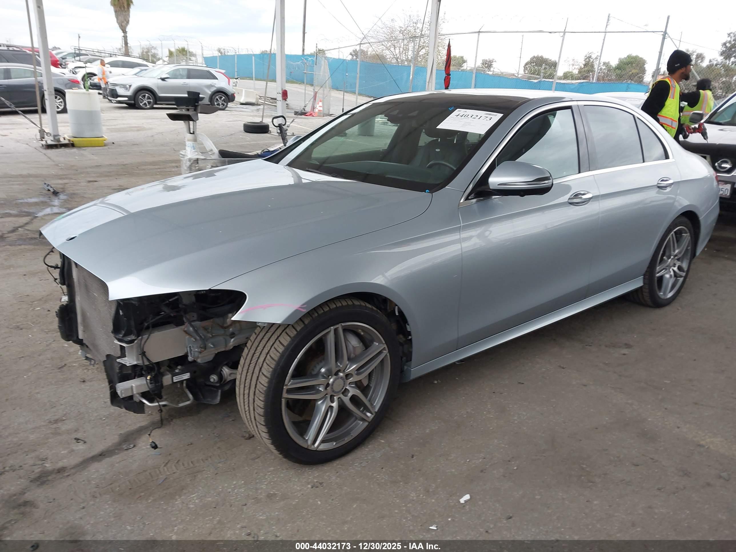 MERCEDES-BENZ E image 2