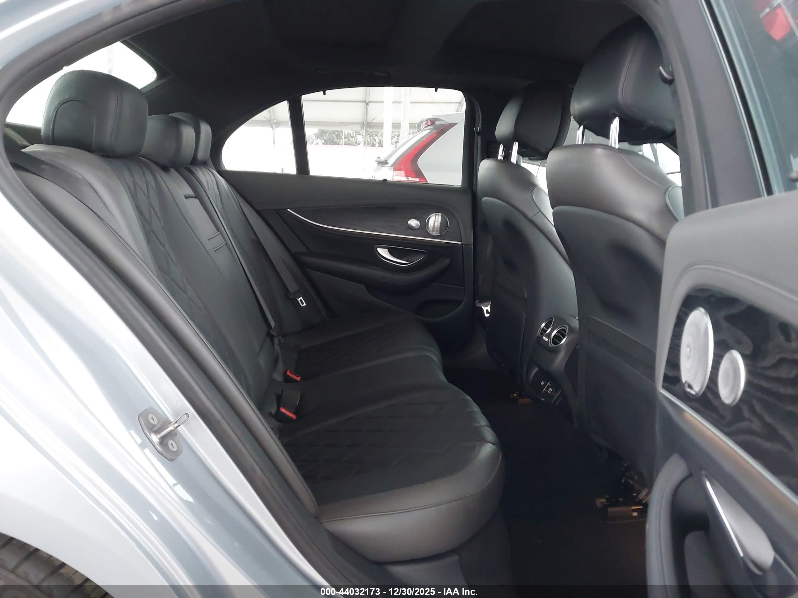 MERCEDES-BENZ E image 8
