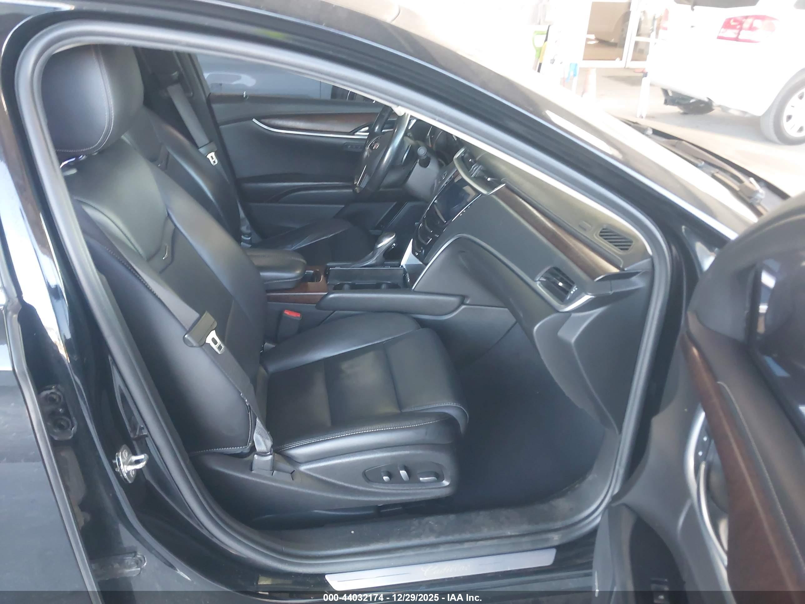 CADILLAC XTS image 5