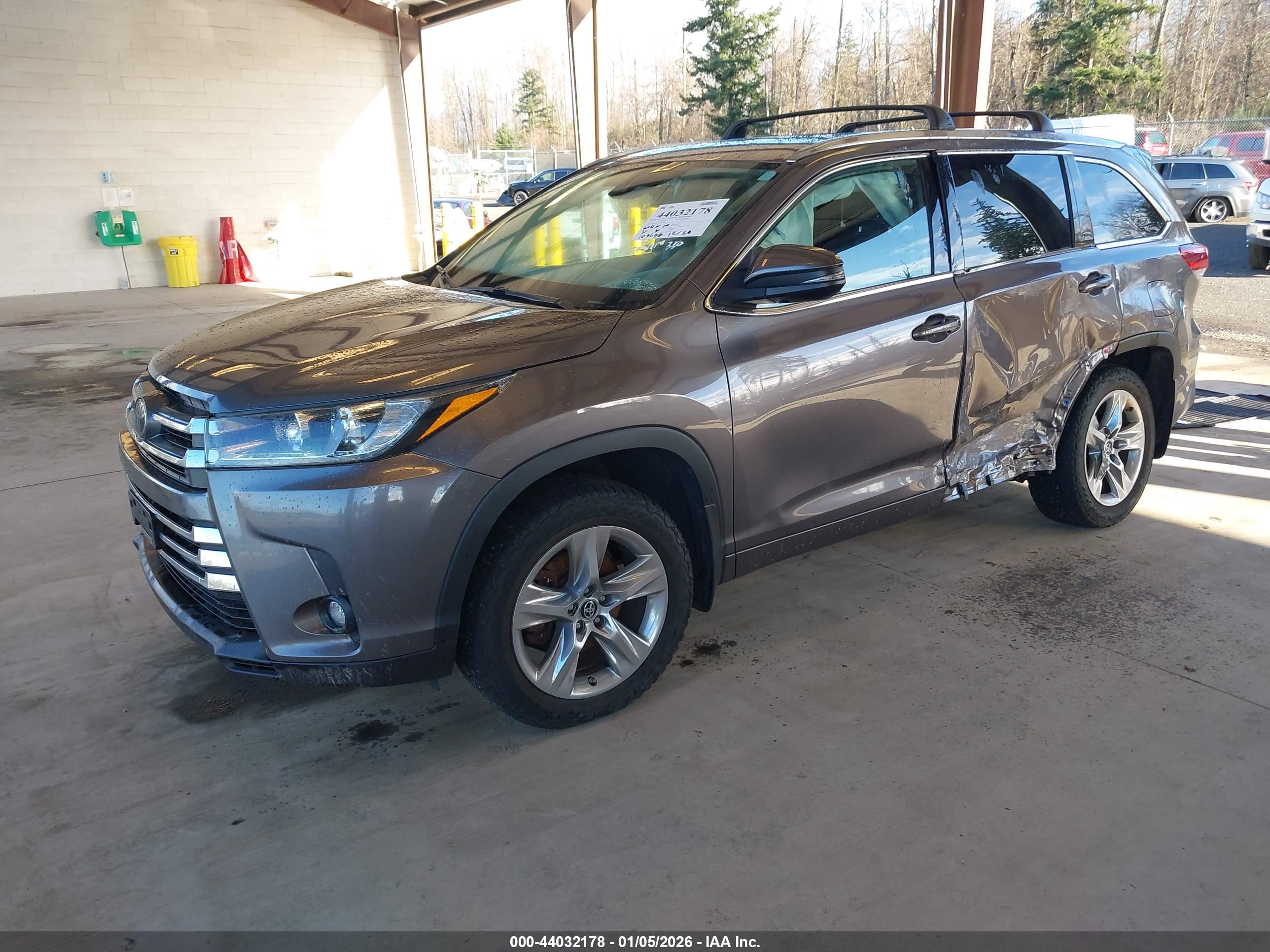 TOYOTA HIGHLANDER image 2