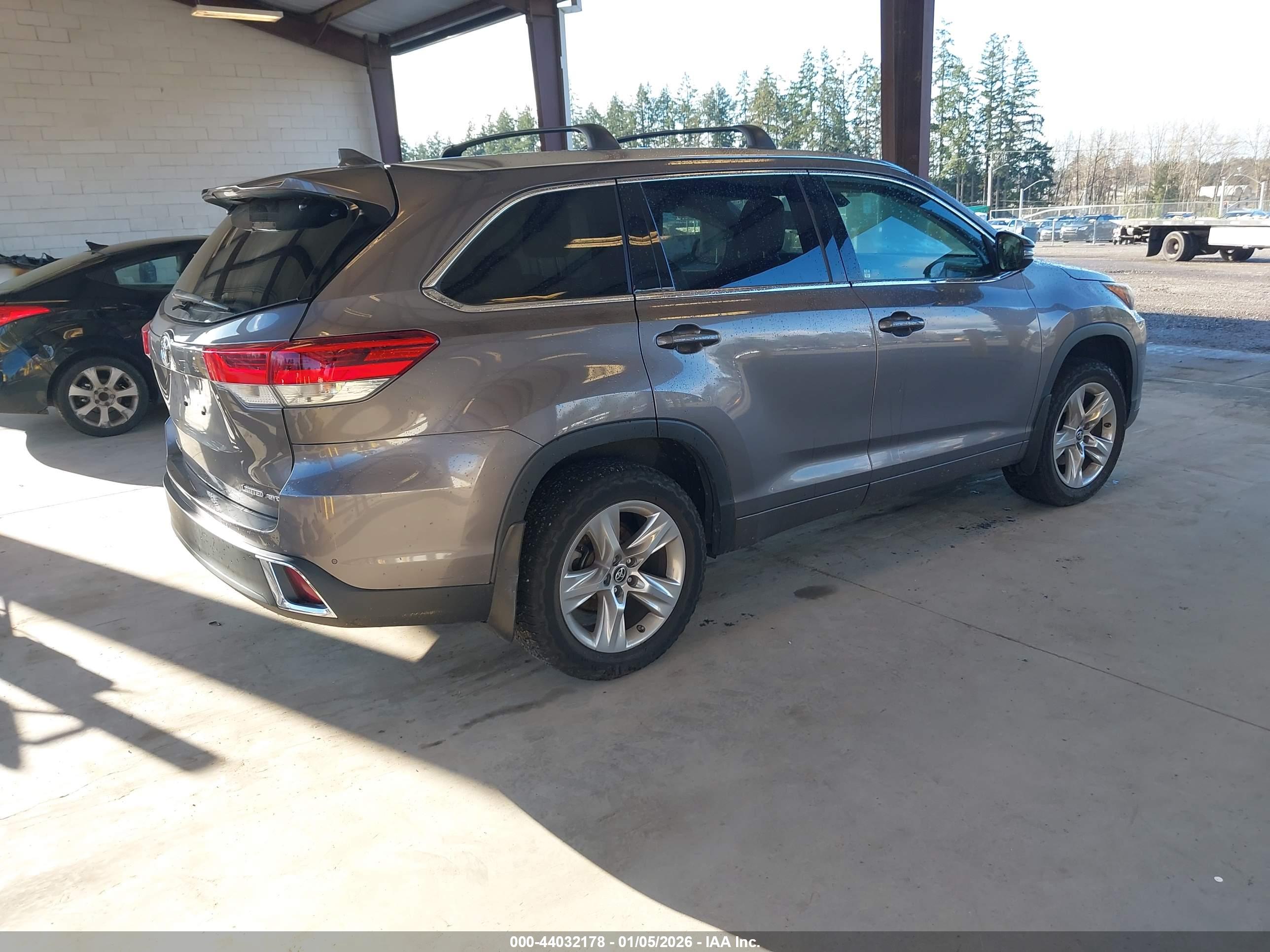 TOYOTA HIGHLANDER image 4