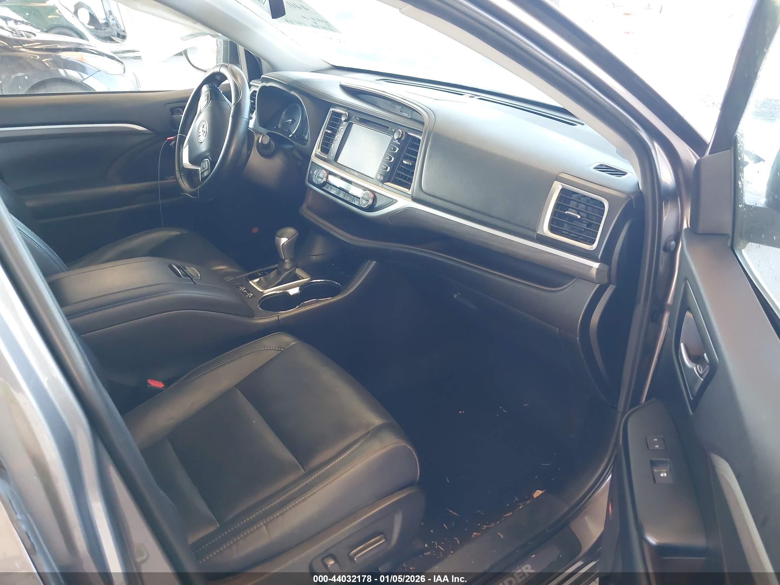 TOYOTA HIGHLANDER image 5