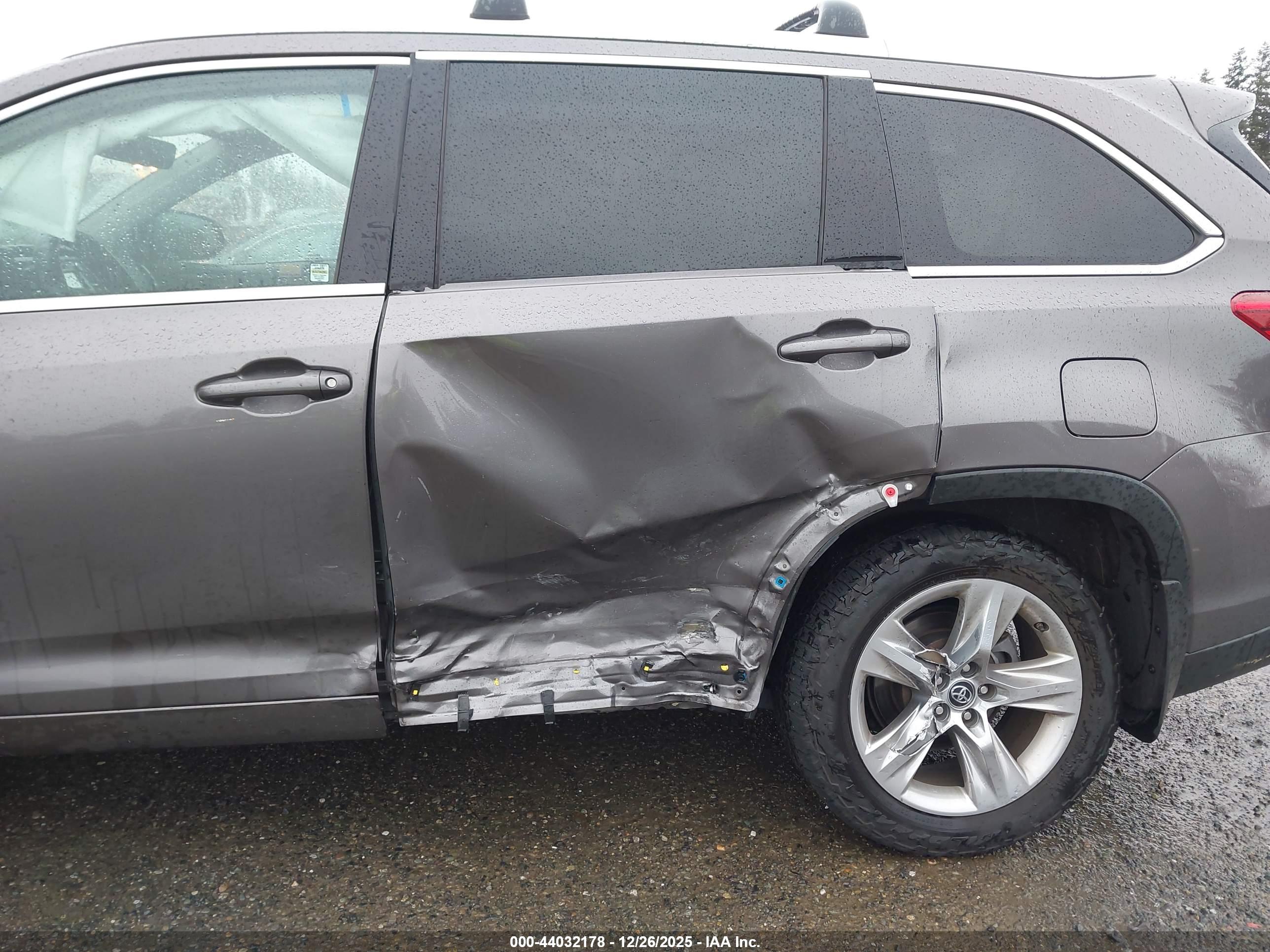 TOYOTA HIGHLANDER image 6