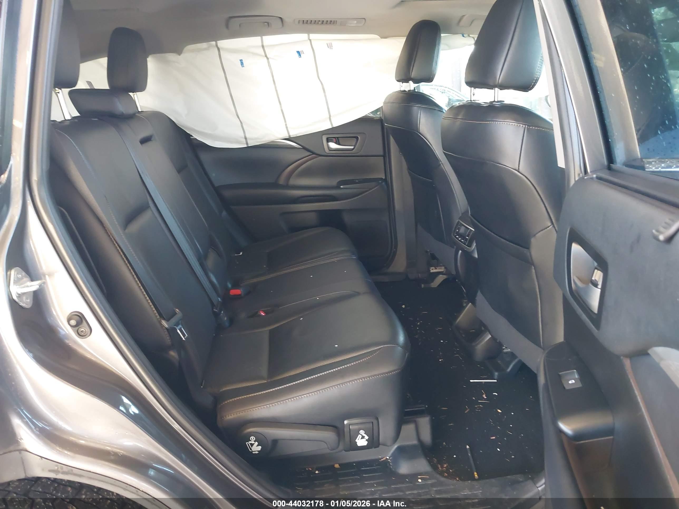 TOYOTA HIGHLANDER image 8