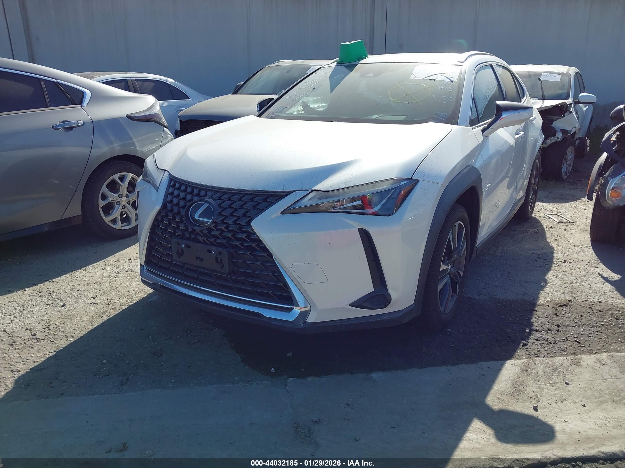 LEXUS UX image 2
