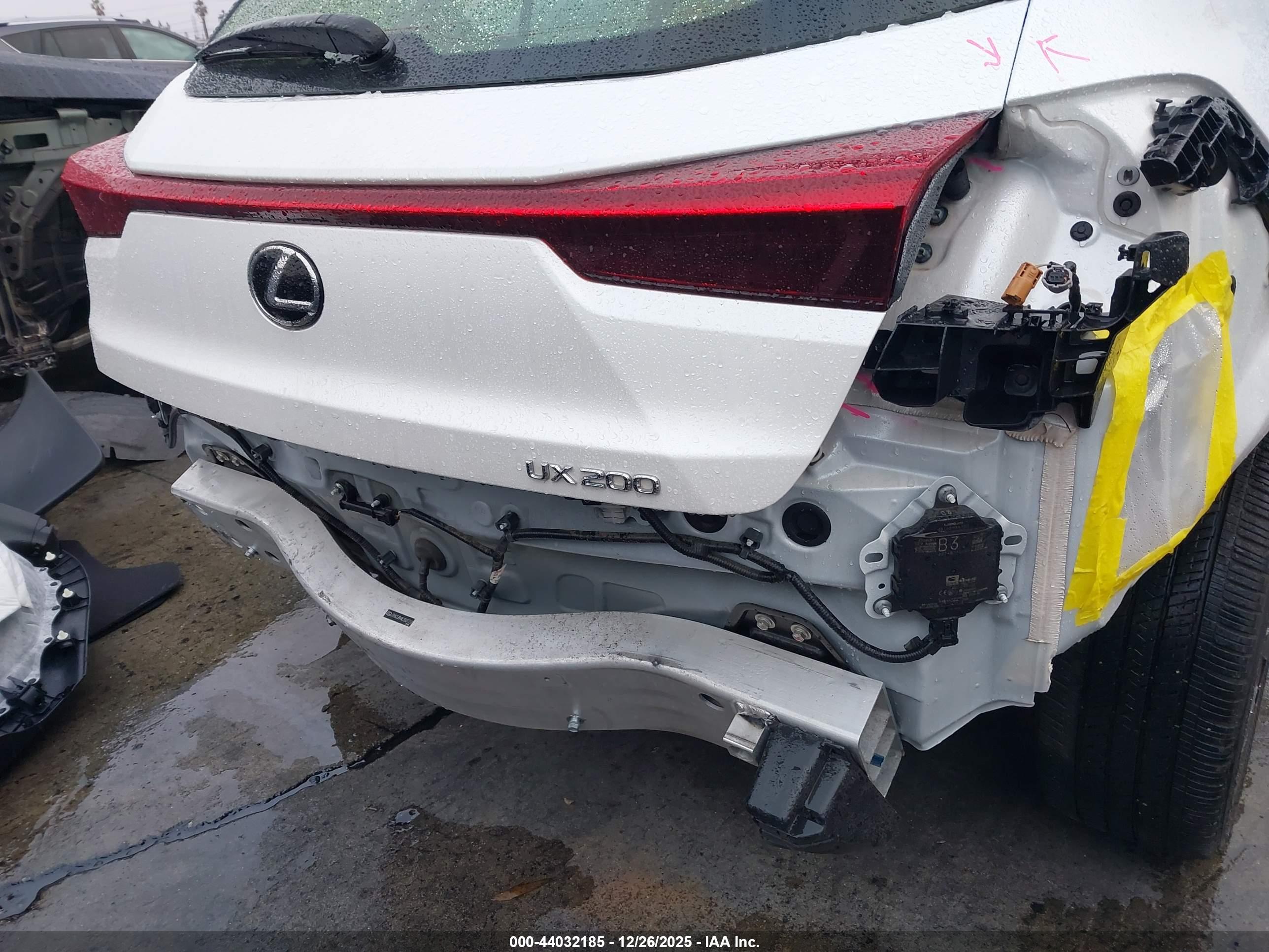 LEXUS UX image 6
