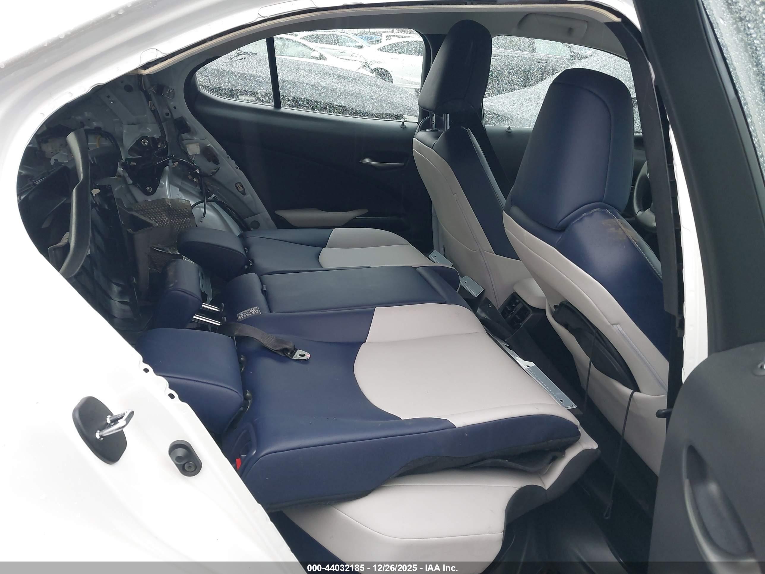 LEXUS UX image 8