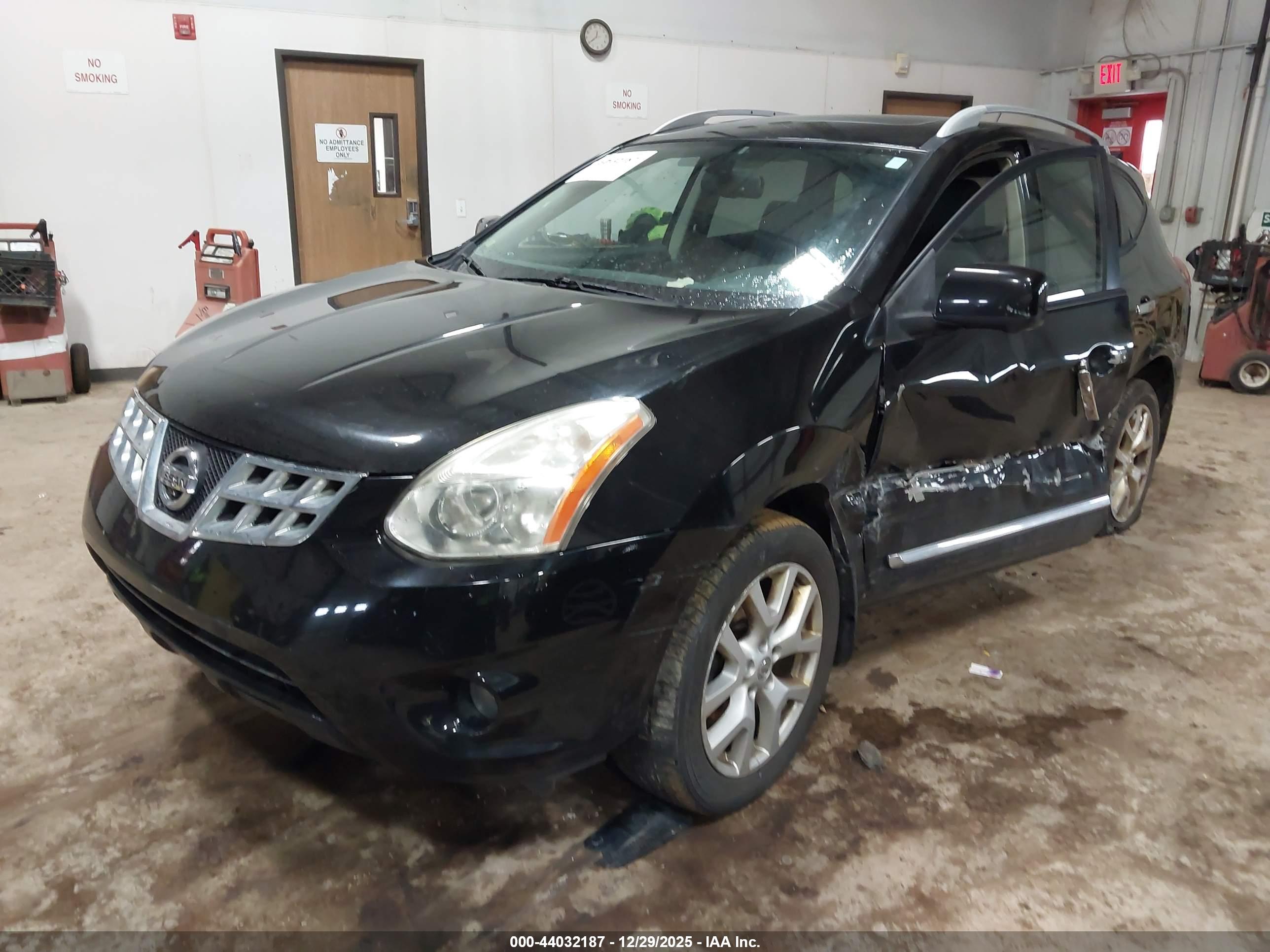 NISSAN ROGUE image 2