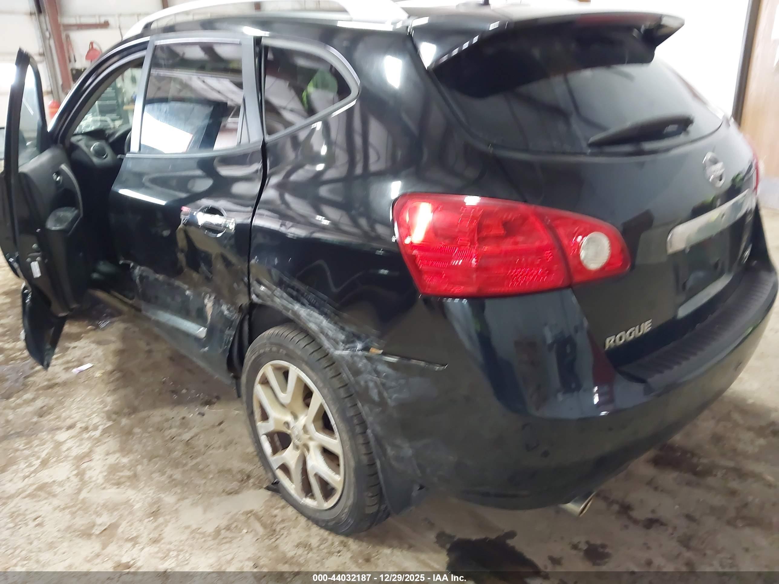 NISSAN ROGUE image 3
