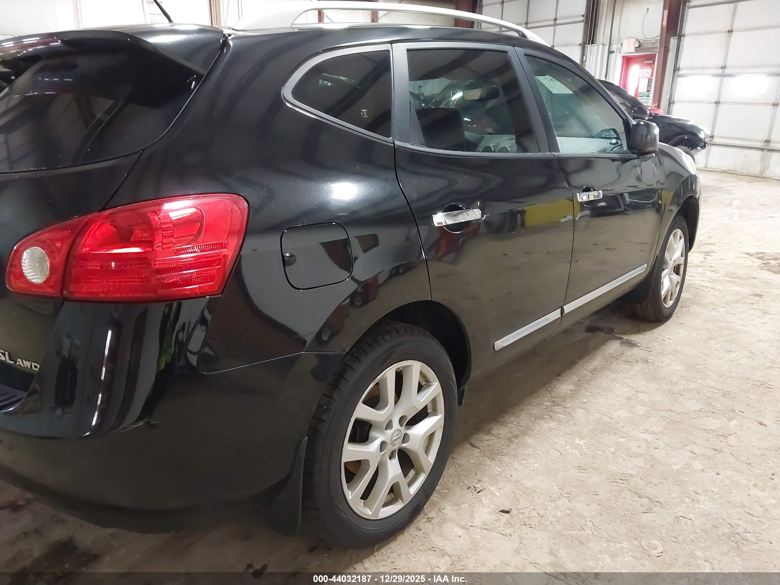 NISSAN ROGUE image 4