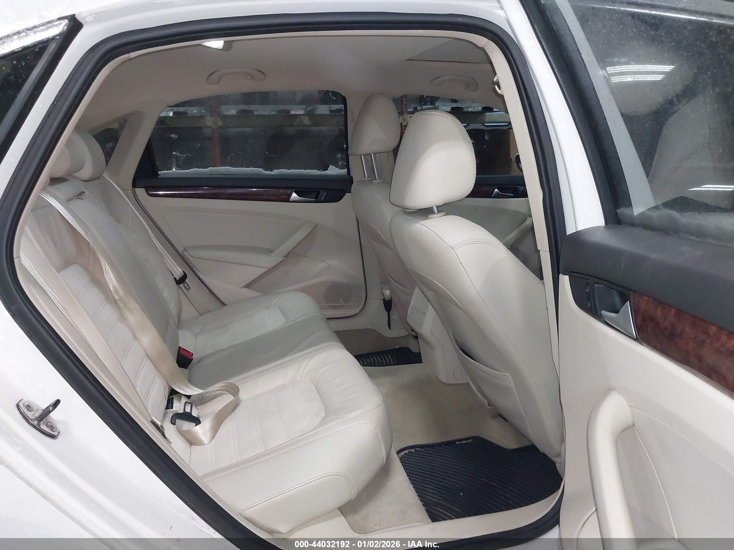 VOLKSWAGEN PASSAT image 8