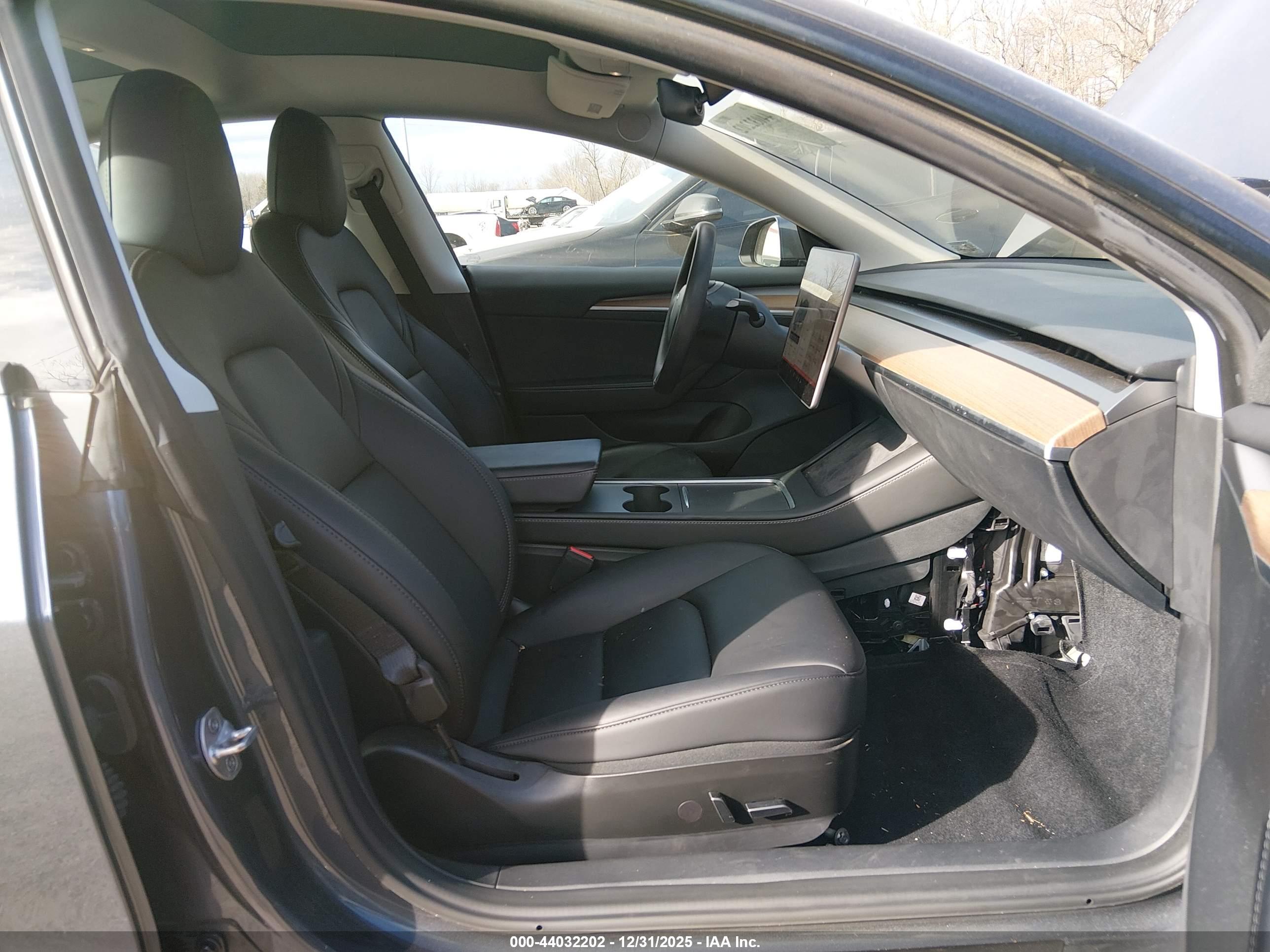 TESLA MODEL image 5