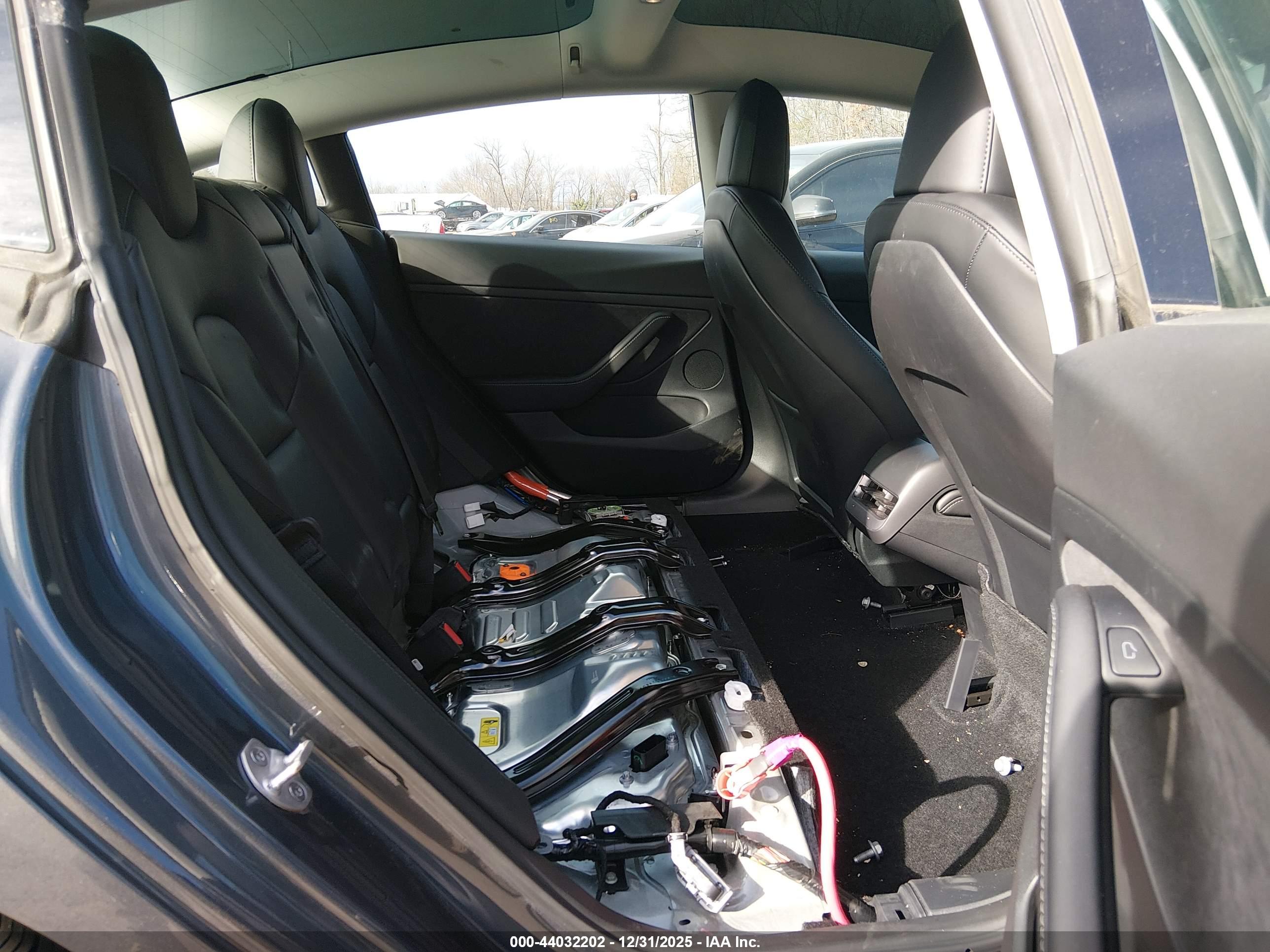 TESLA MODEL image 8