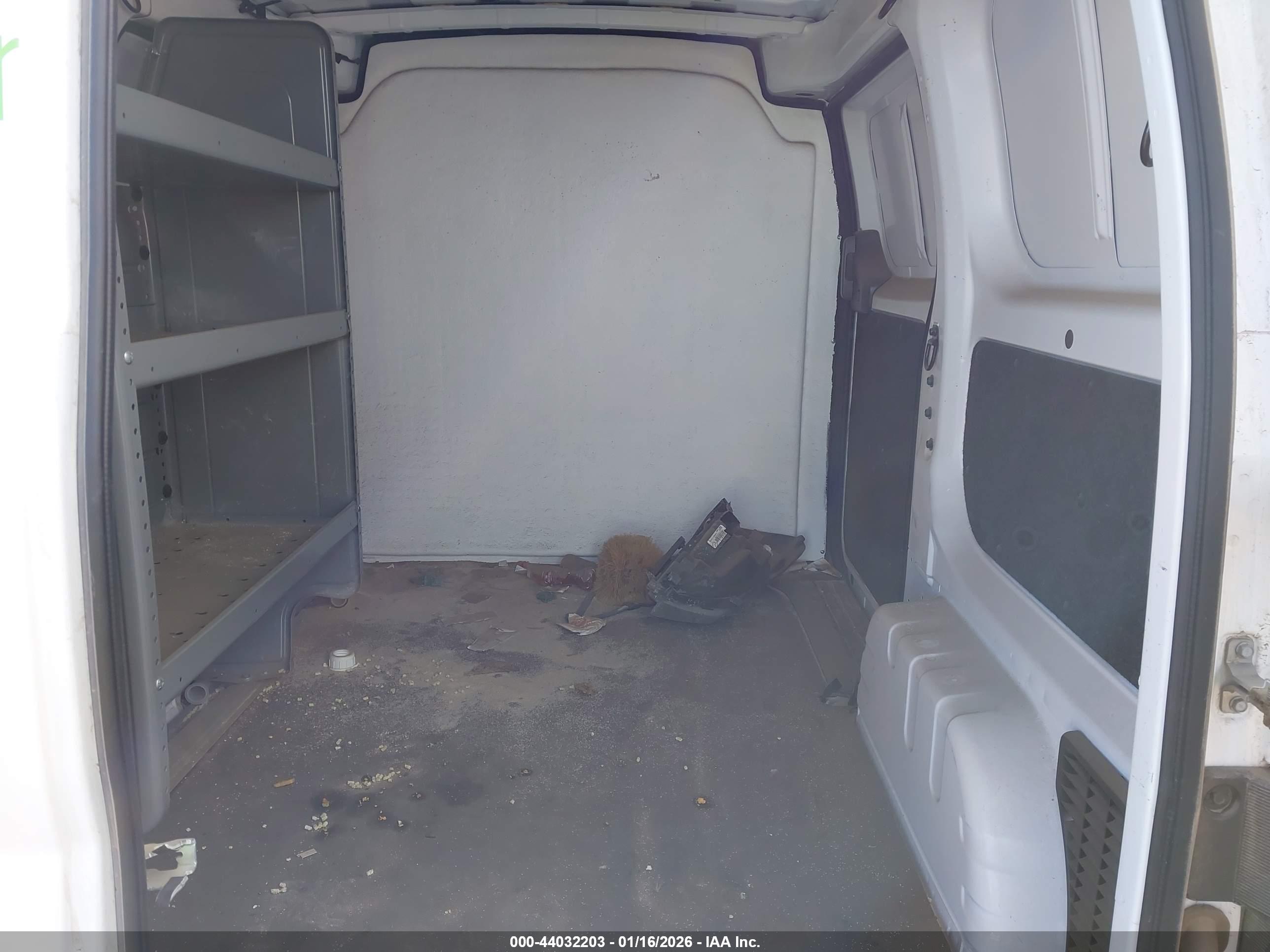 NISSAN NV200 image 8