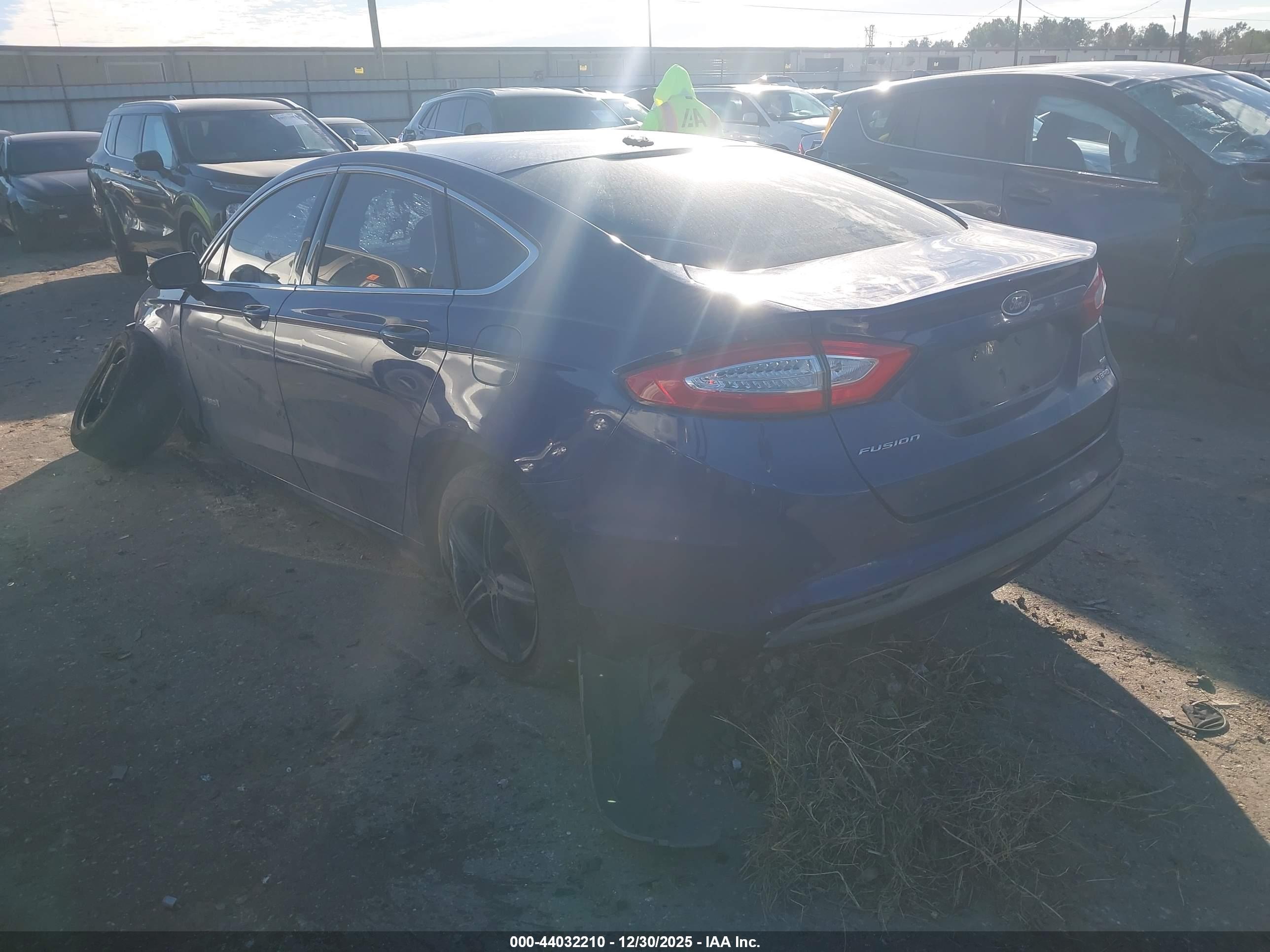 FORD FUSION image 3