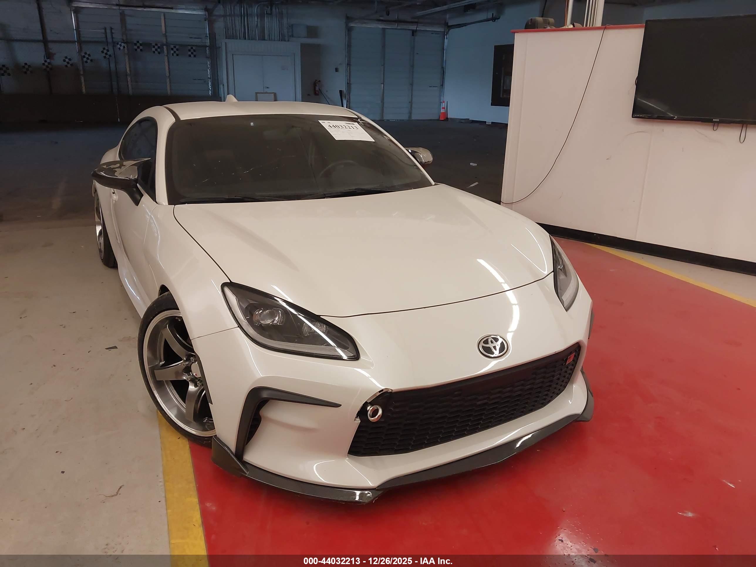 TOYOTA GR86 image 6