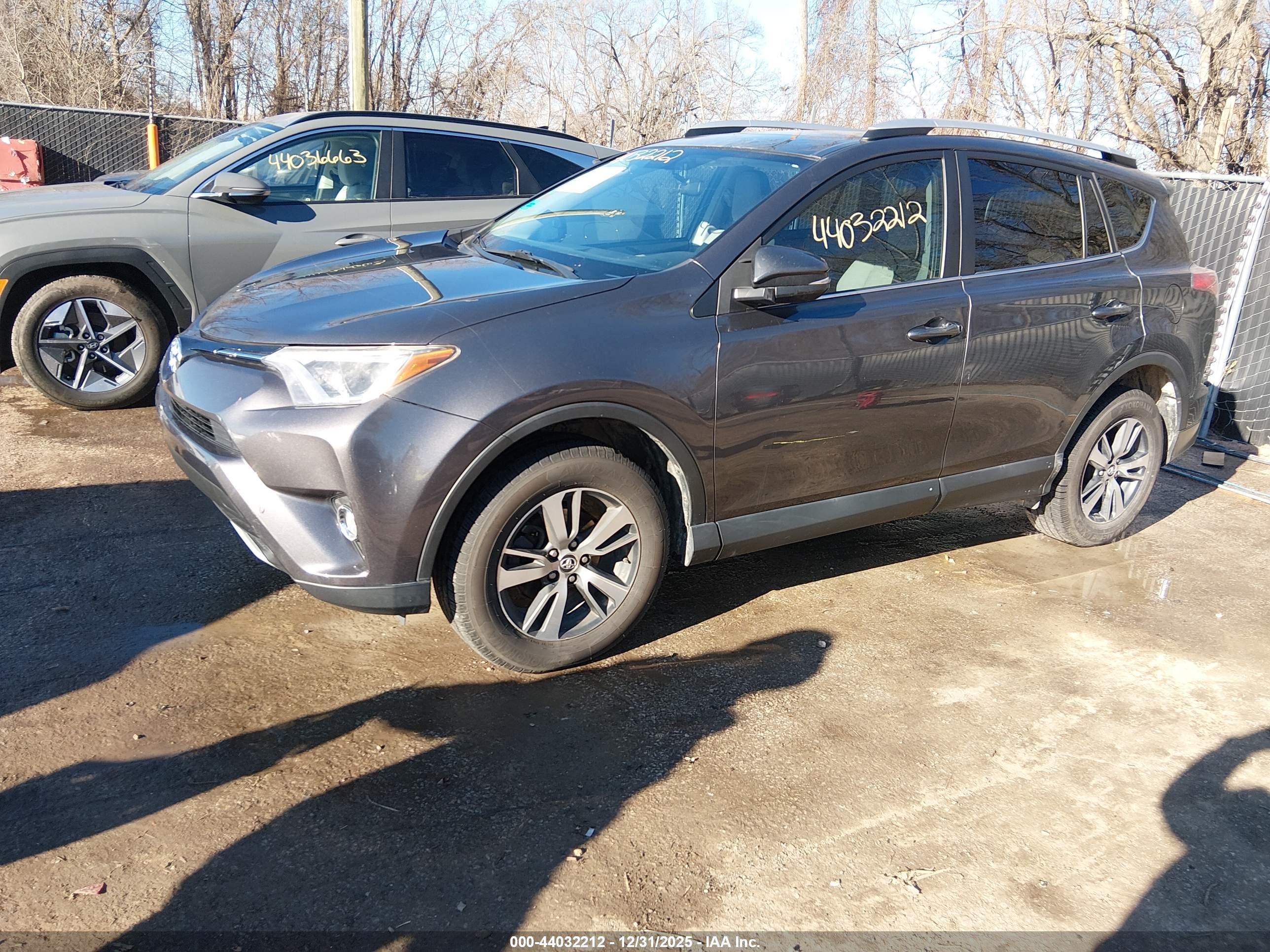 TOYOTA RAV4 image 2