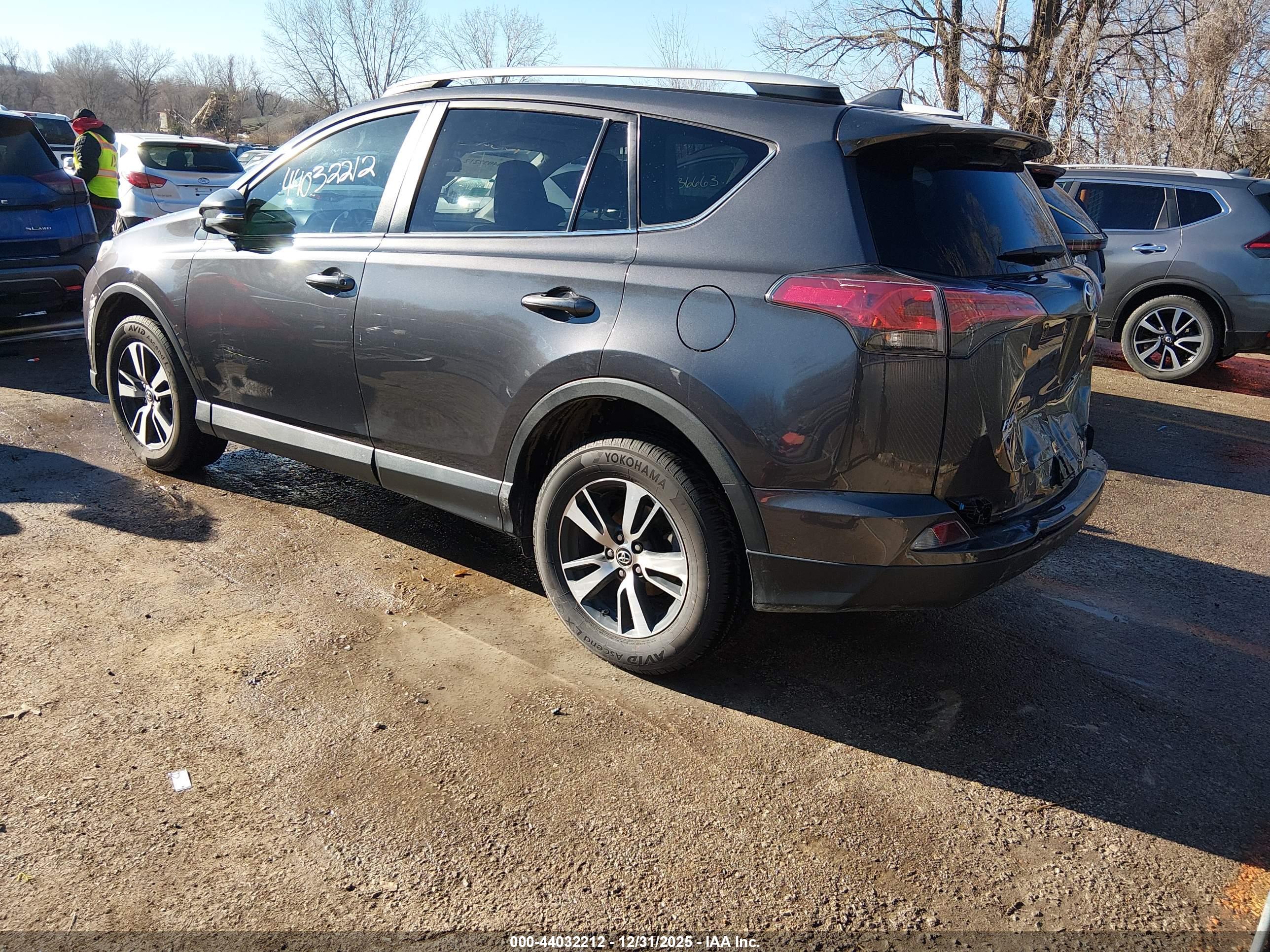 TOYOTA RAV4 image 3