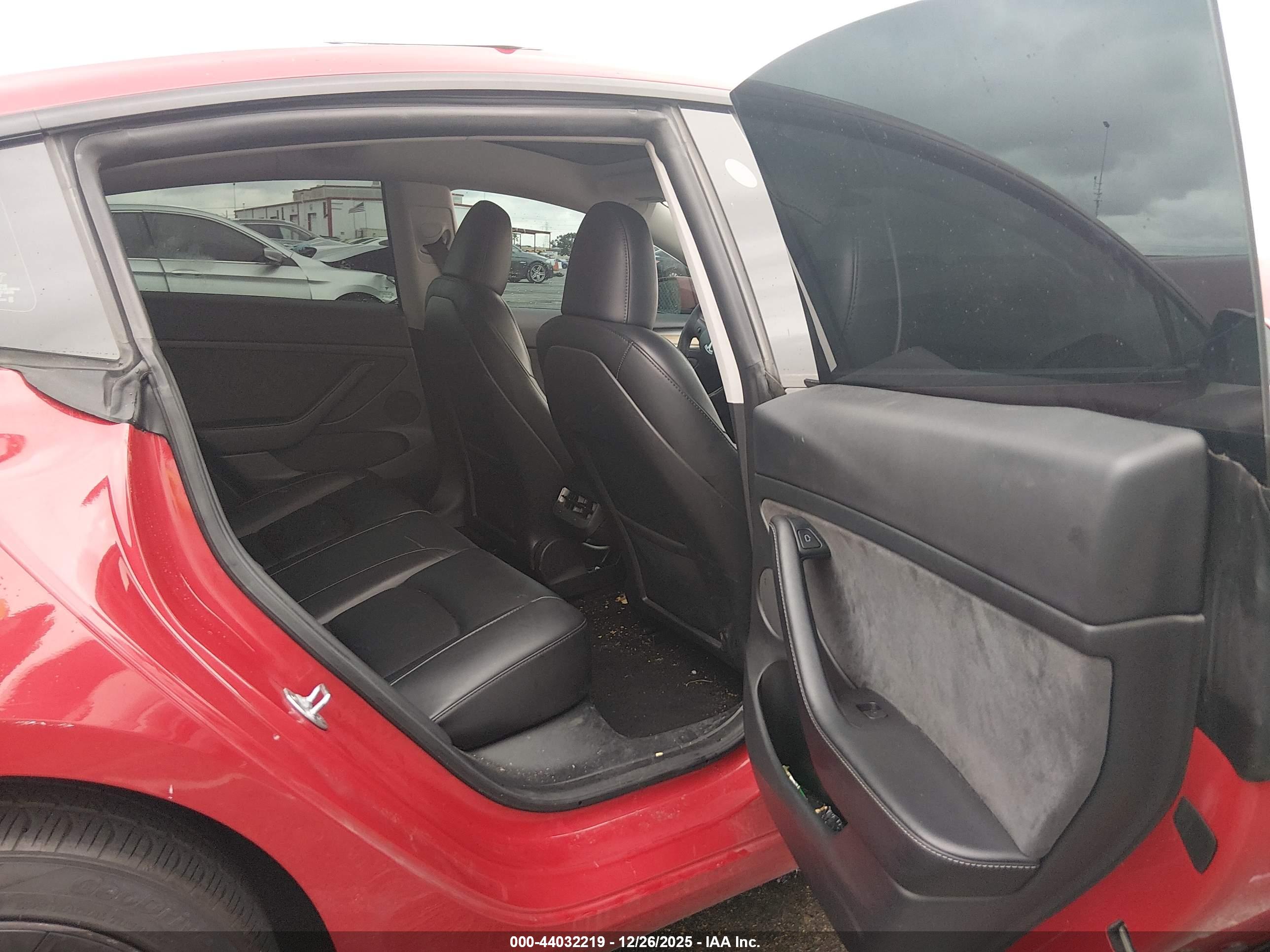 TESLA MODEL image 8