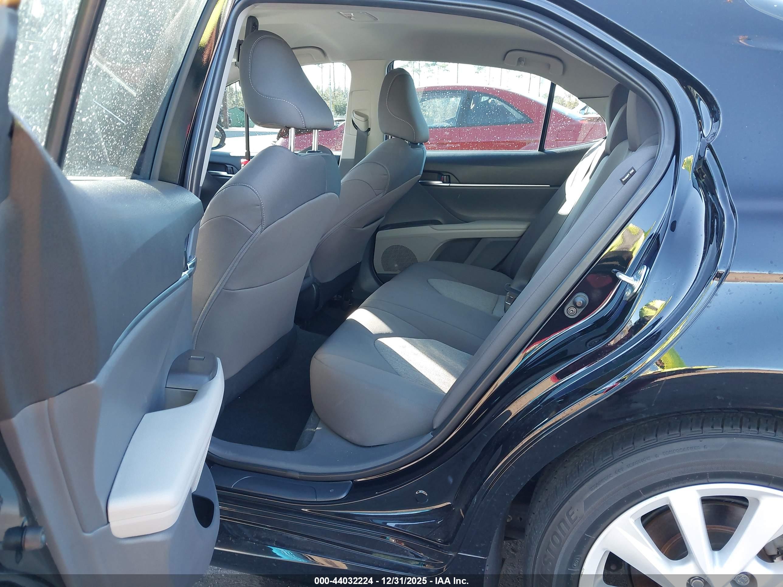 TOYOTA CAMRY image 8