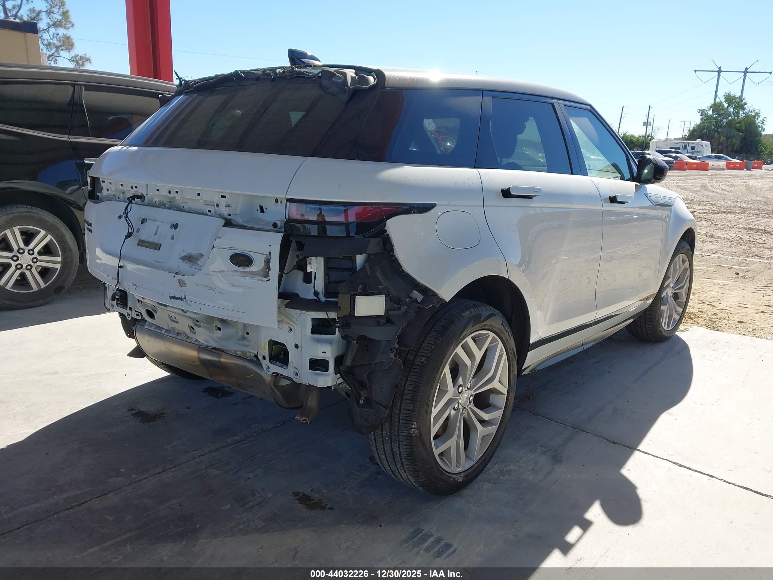 LAND ROVER image 4