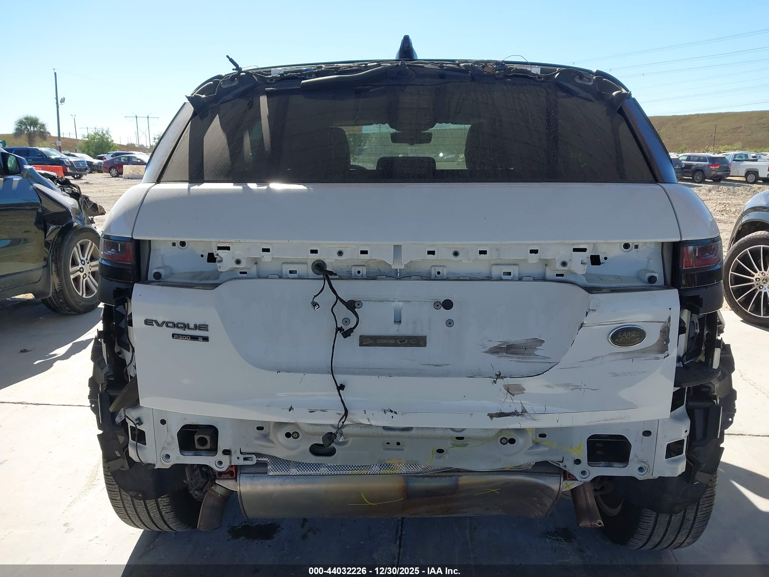 LAND ROVER image 6