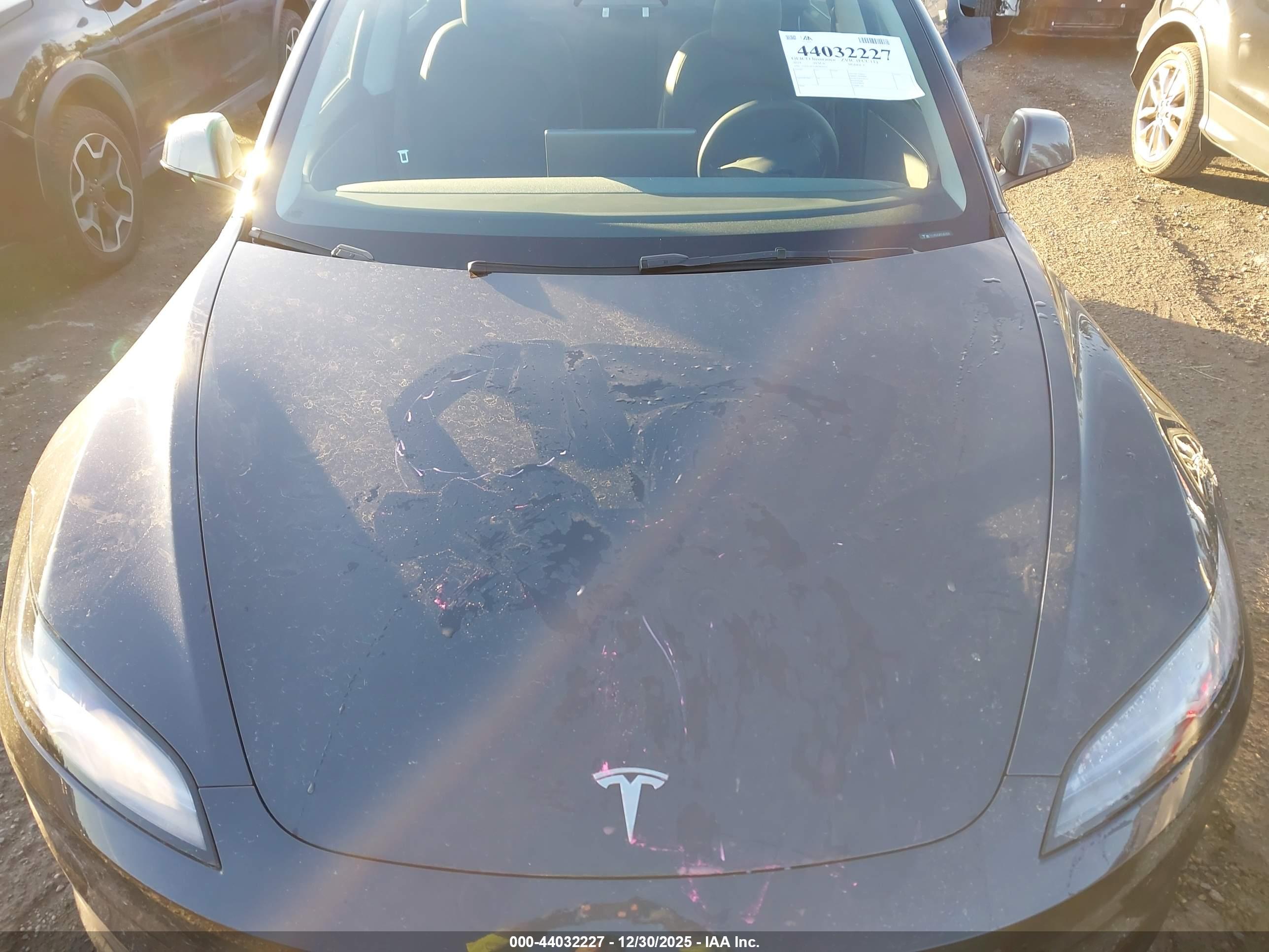 TESLA MODEL image 10