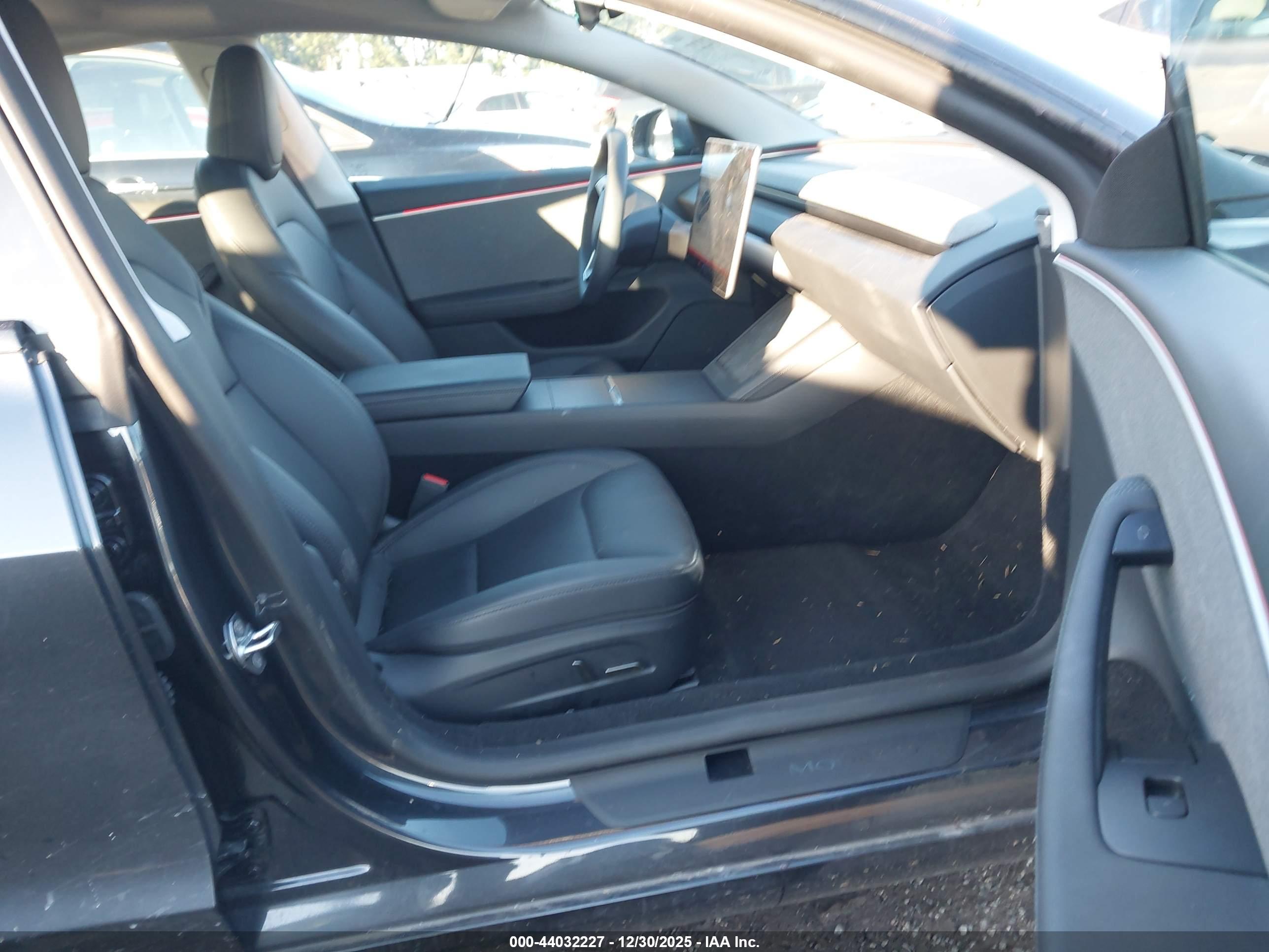 TESLA MODEL image 5